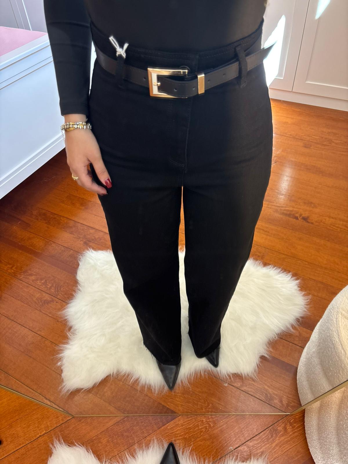 Kemerli Siyah Düz Kesim Likralı Jean 