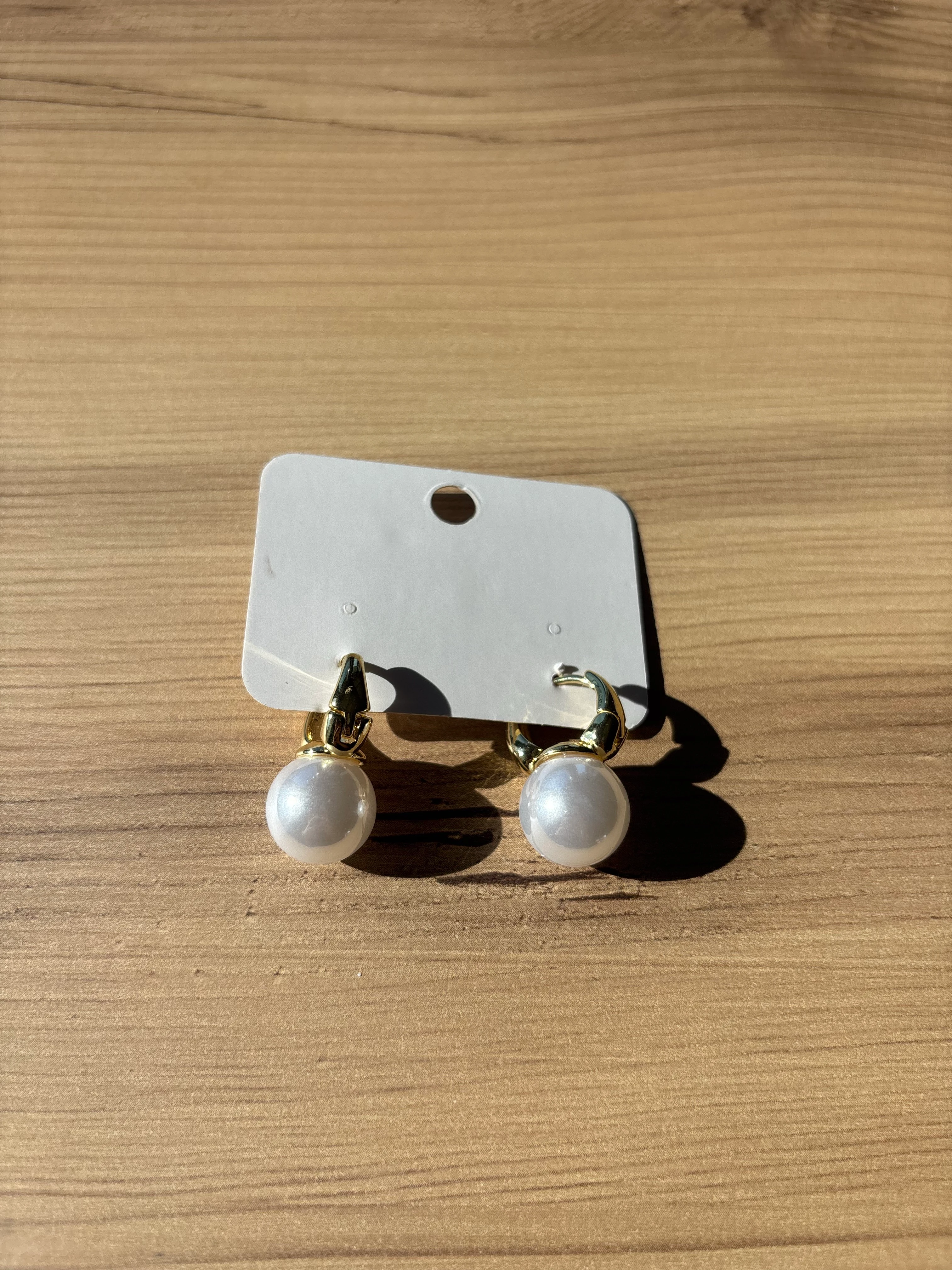 Mini Halka Sallantılı İnci Topu Küpe