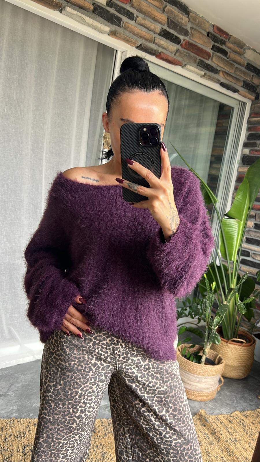 Kayık Yaka Yumuşak Dokulu Triko Kazak