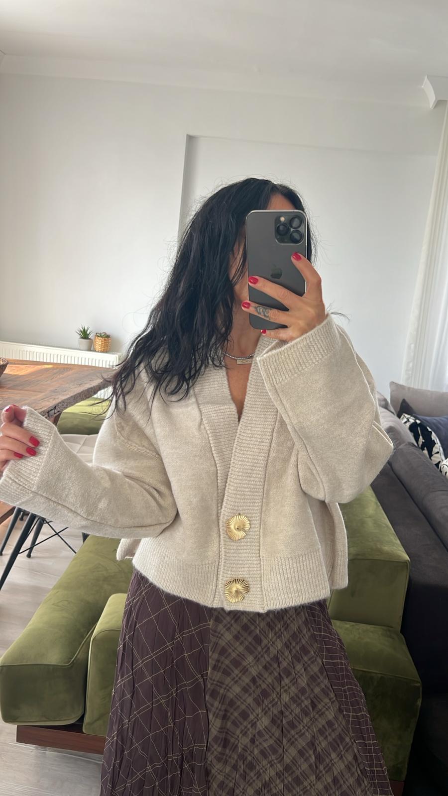 Taş Rengi Düğme Detaylı Triko Hırka  