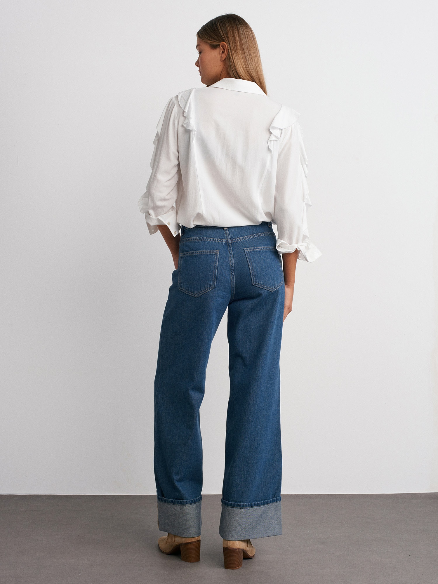 Paçası Kıvrık Geniş Kesim Mavi Denim Pantolon
