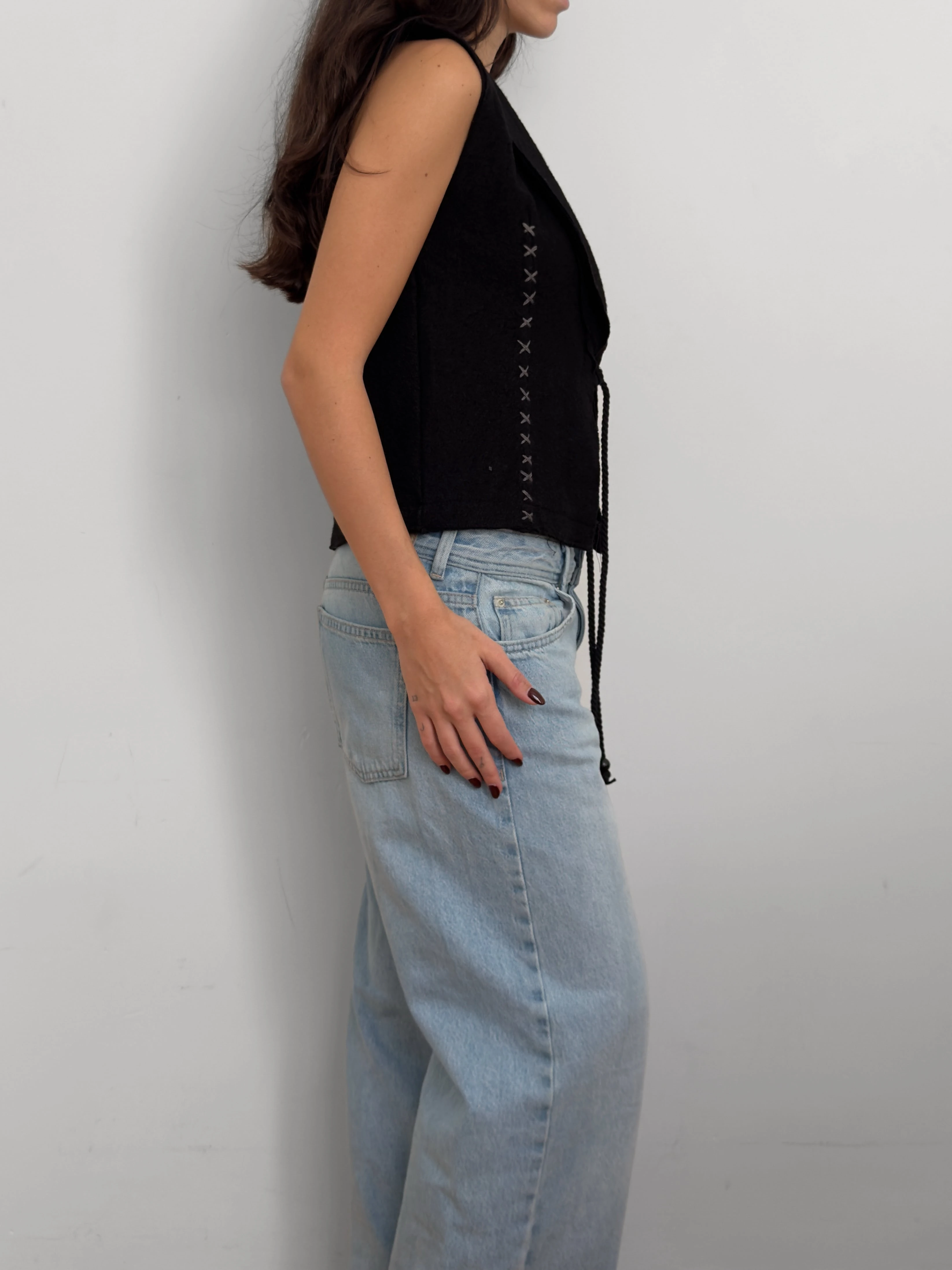 Siyah İşlemeli Yelek