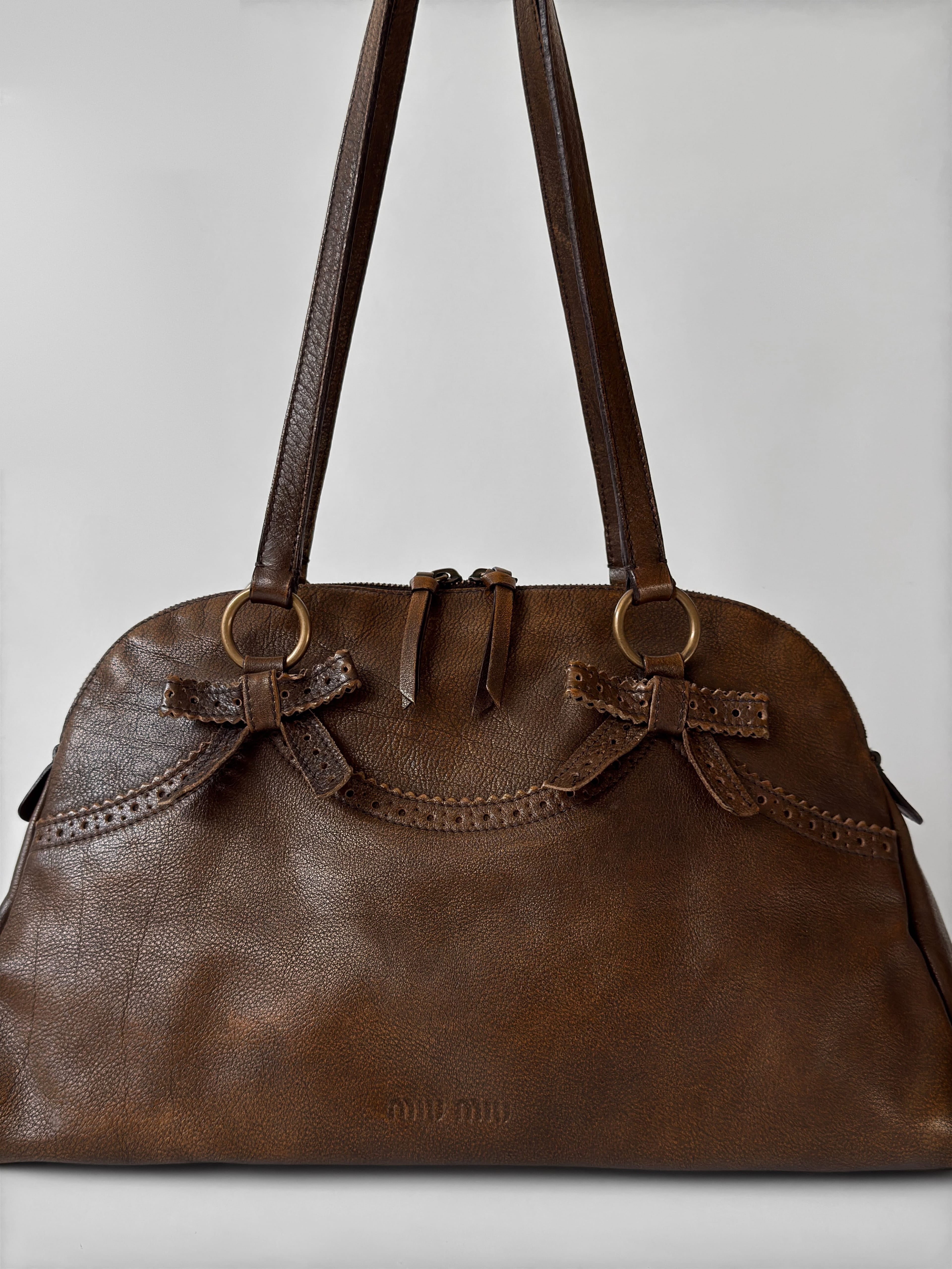 Miu Miu Bow Detailed Distressed Deri Çanta