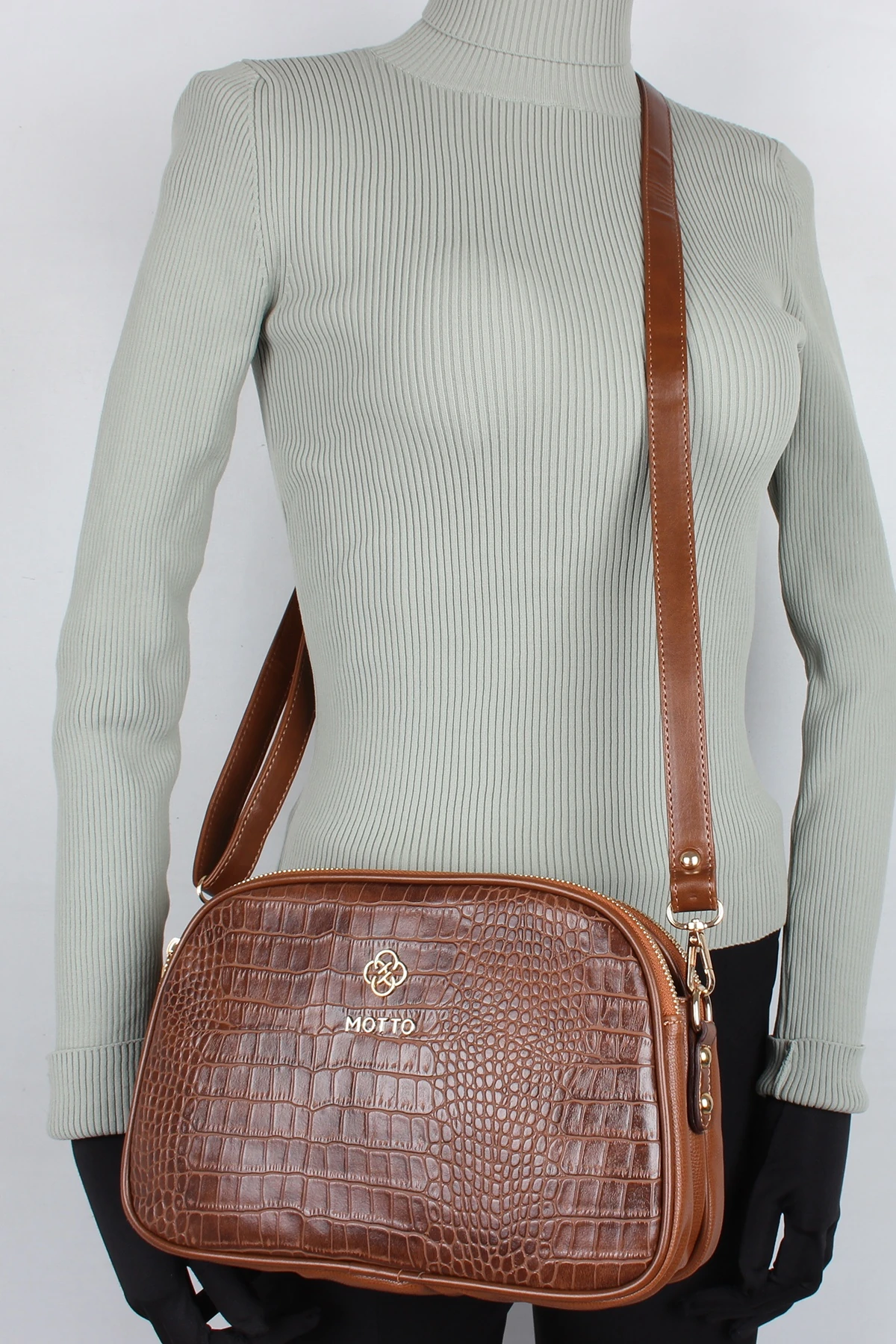 Bagacar Motto 1228 Bayan Çapraz Omuz Çantası Kroko Taba