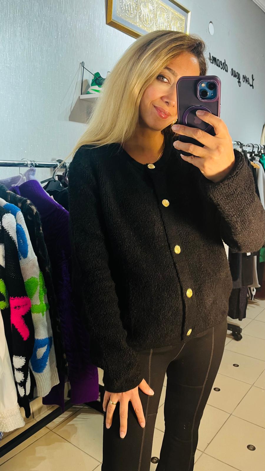 Siyah Gold Düğmeli Yumoş Hırka