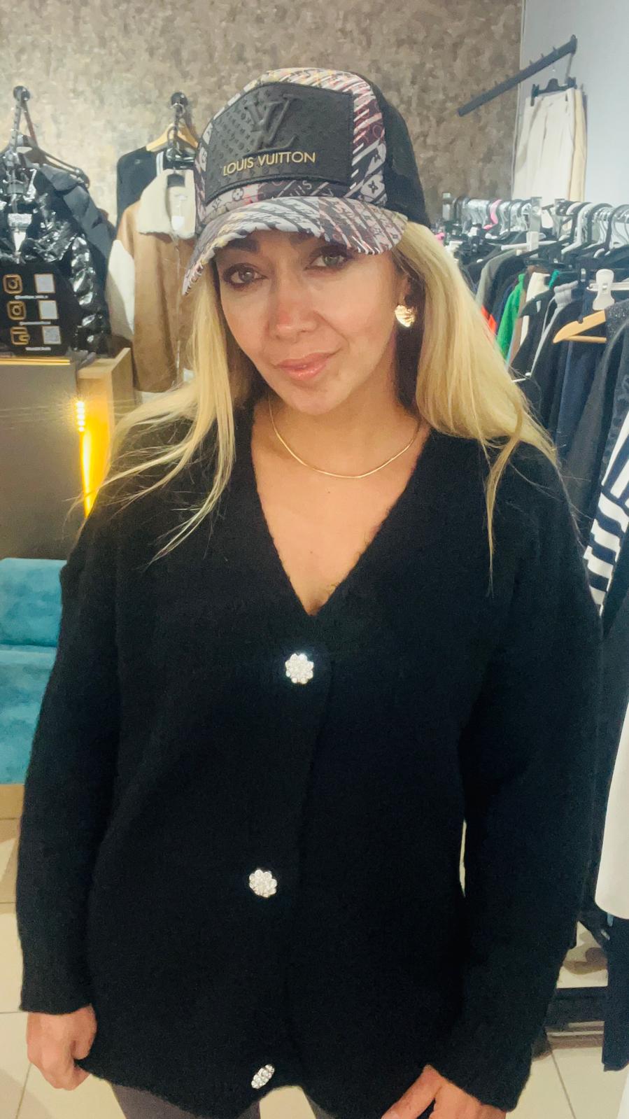 Siyah Taş Düğmeli Peluş Hırka