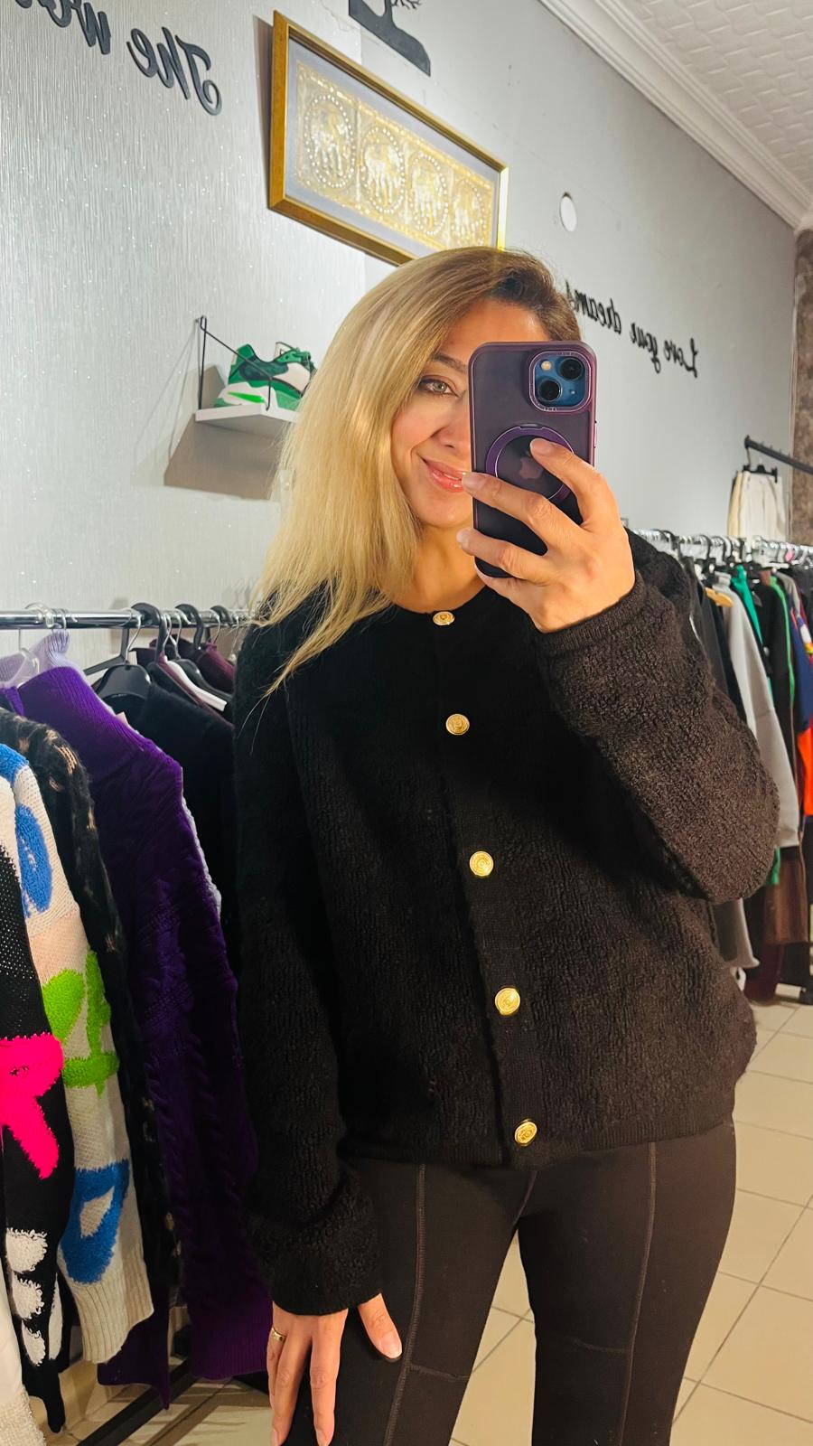 Siyah Gold Düğmeli Yumoş Hırka