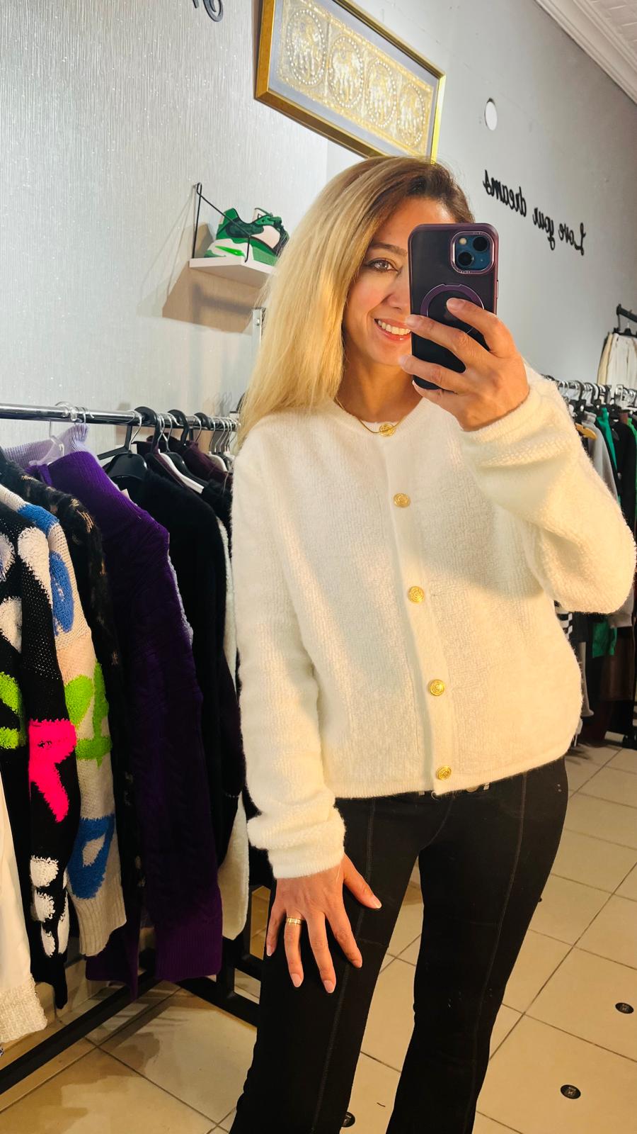 Ekru Gold Düğmeli Yumoş Hırka