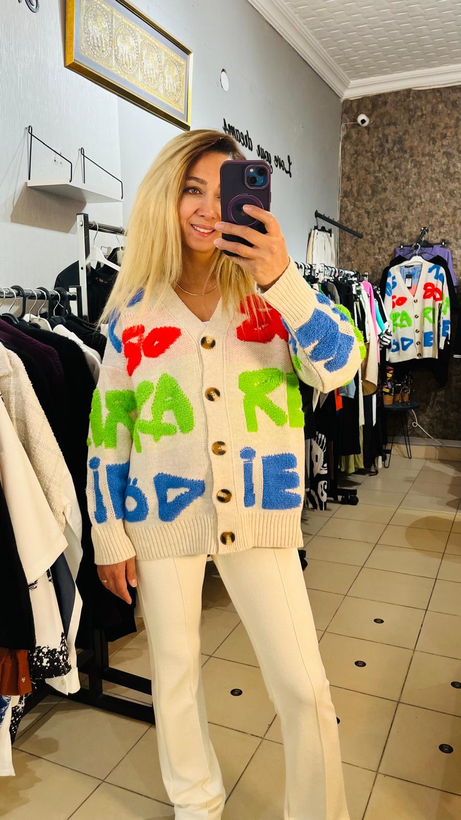 Krem Renkli Harfli Hırka 