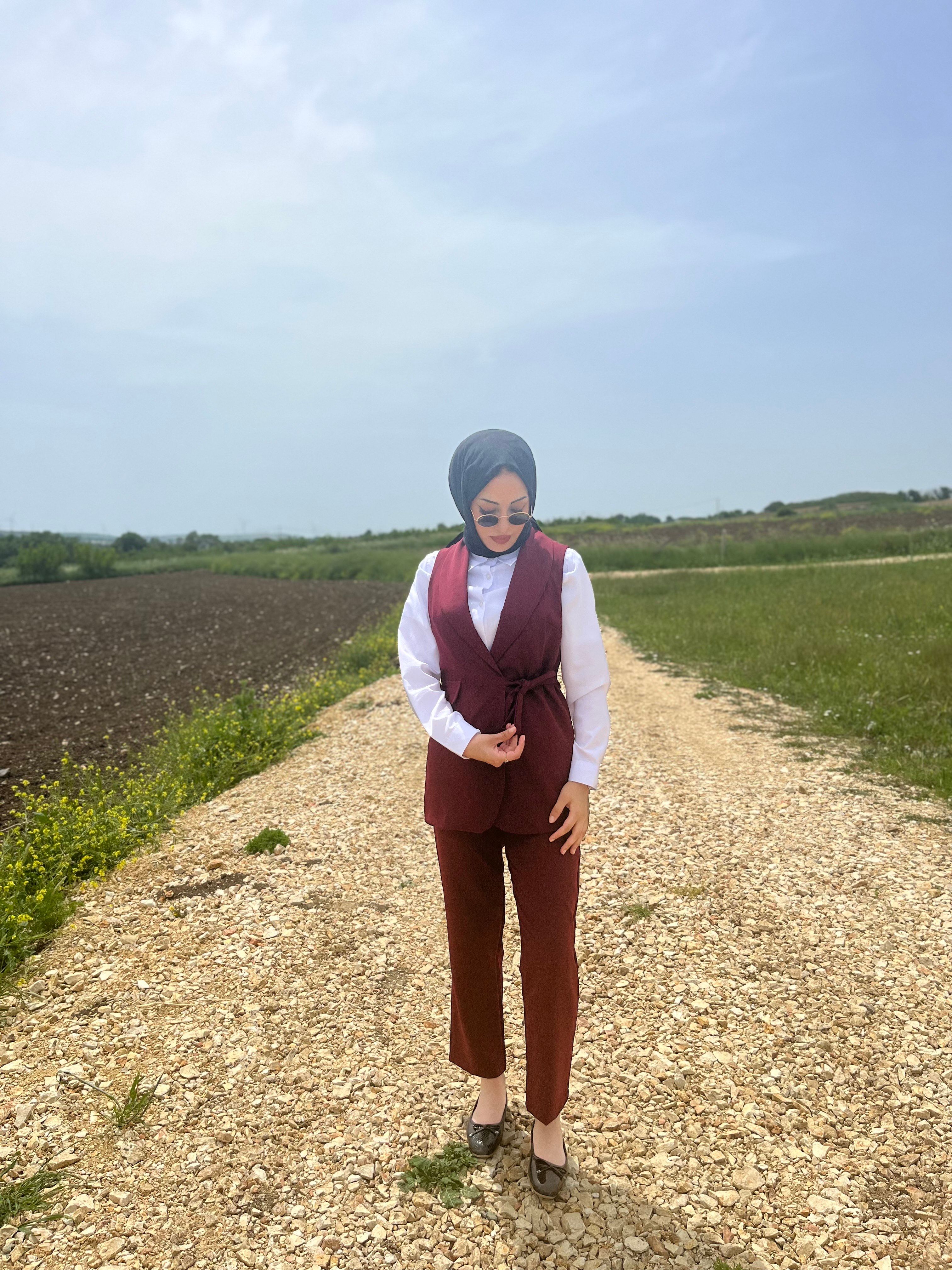 BORDO KRUVAZE BAĞLAMALI YELEKLİ TAKIM