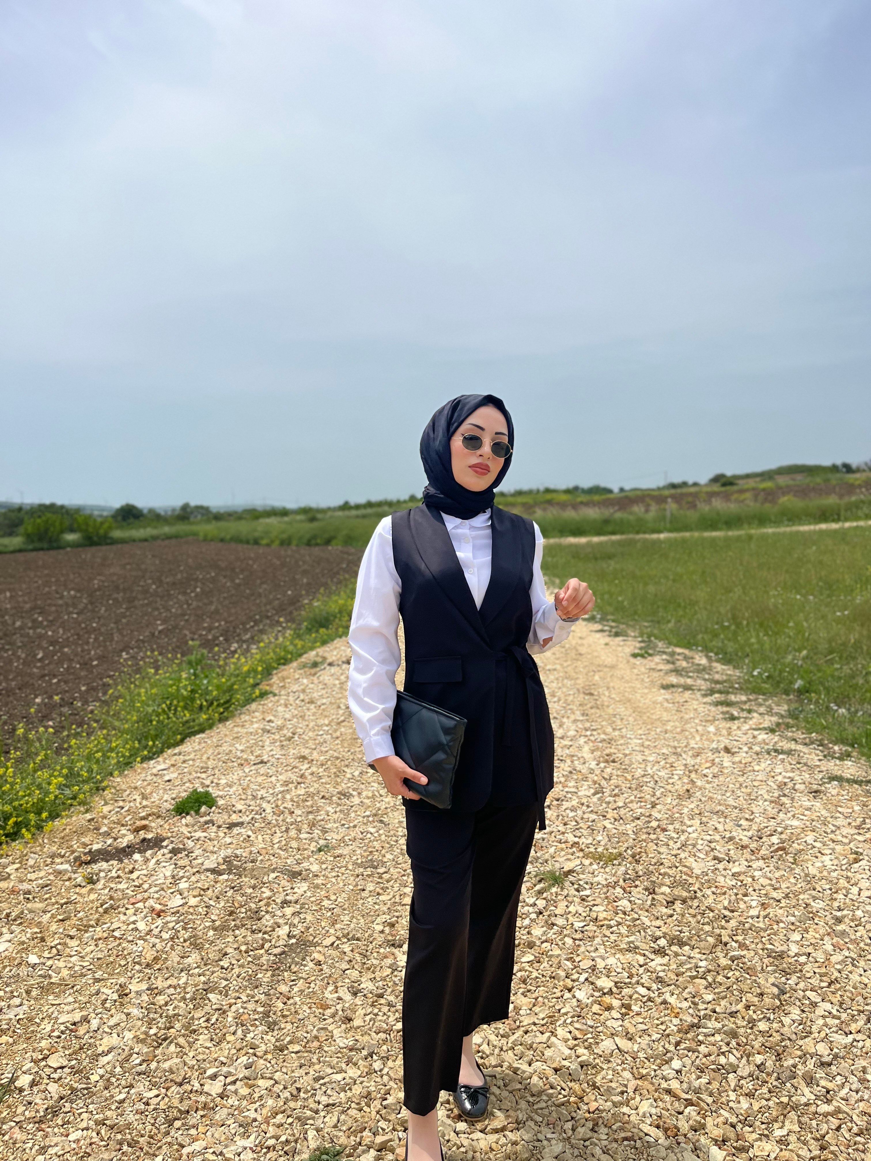 SİYAH KRUVAZE BAĞLAMALI YELEKLİ TAKIM