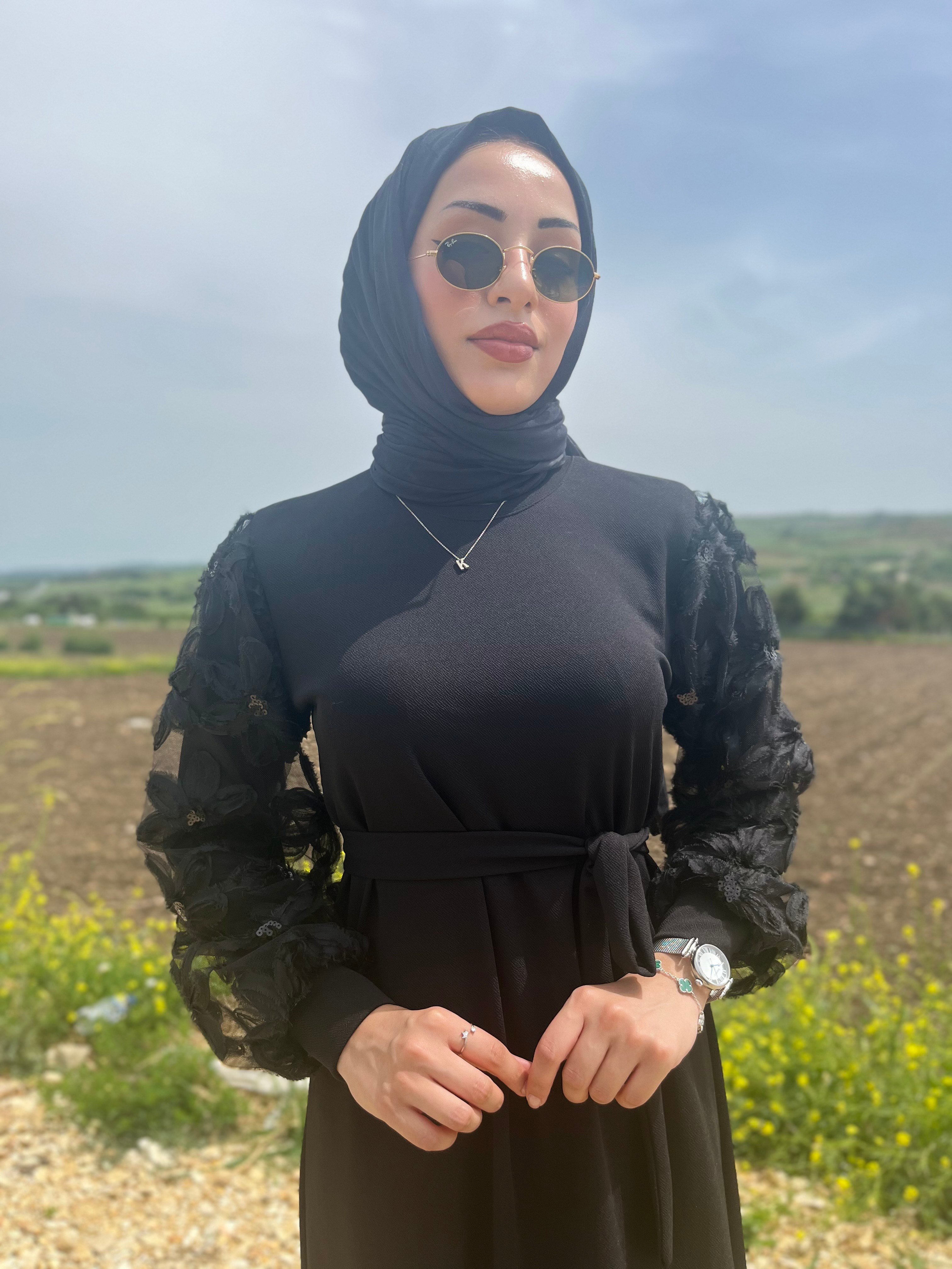 SİYAH DANTEL KOL DETAYLI KUŞAKLI ELBİSE