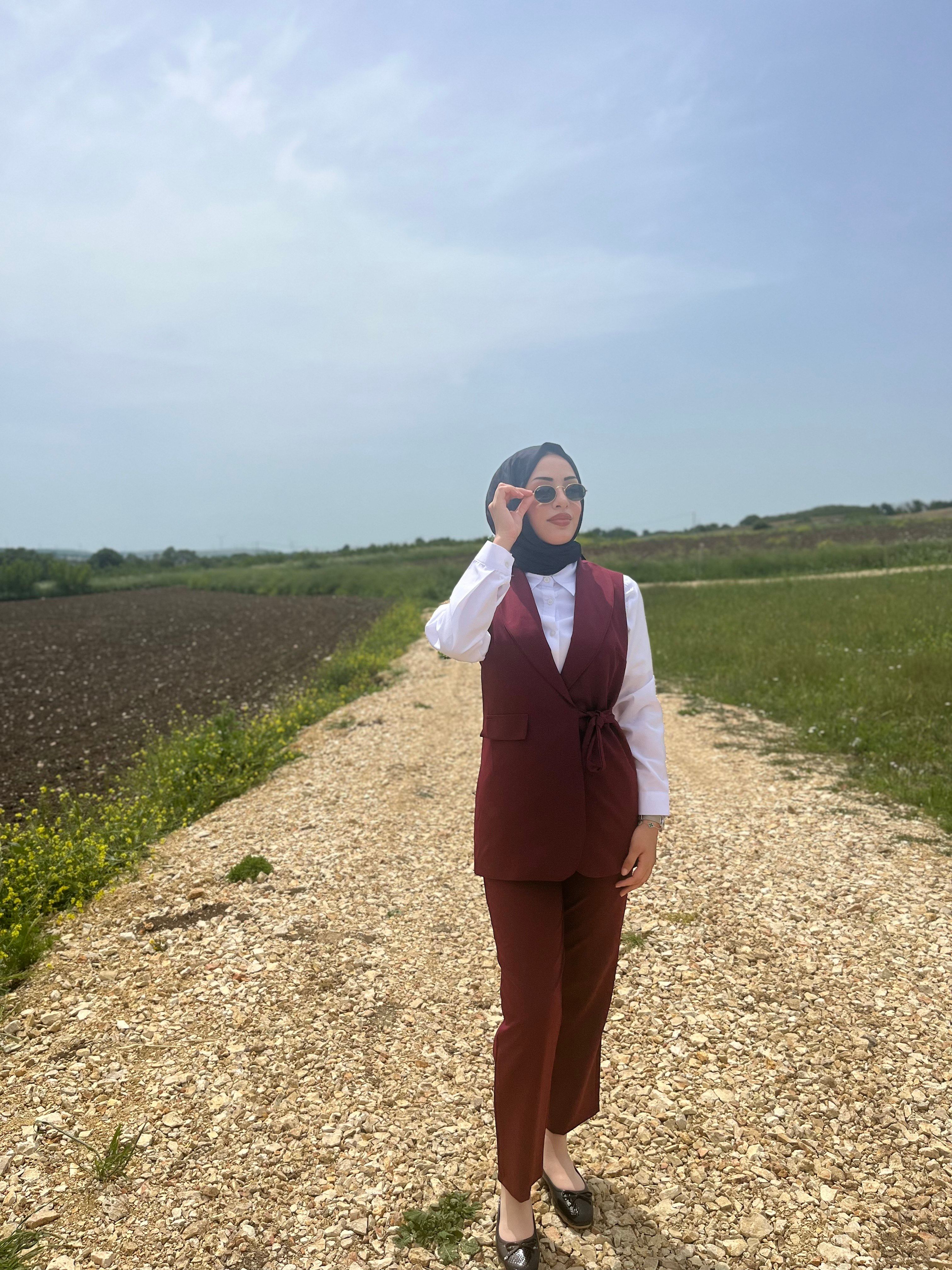 BORDO KRUVAZE BAĞLAMALI YELEKLİ TAKIM