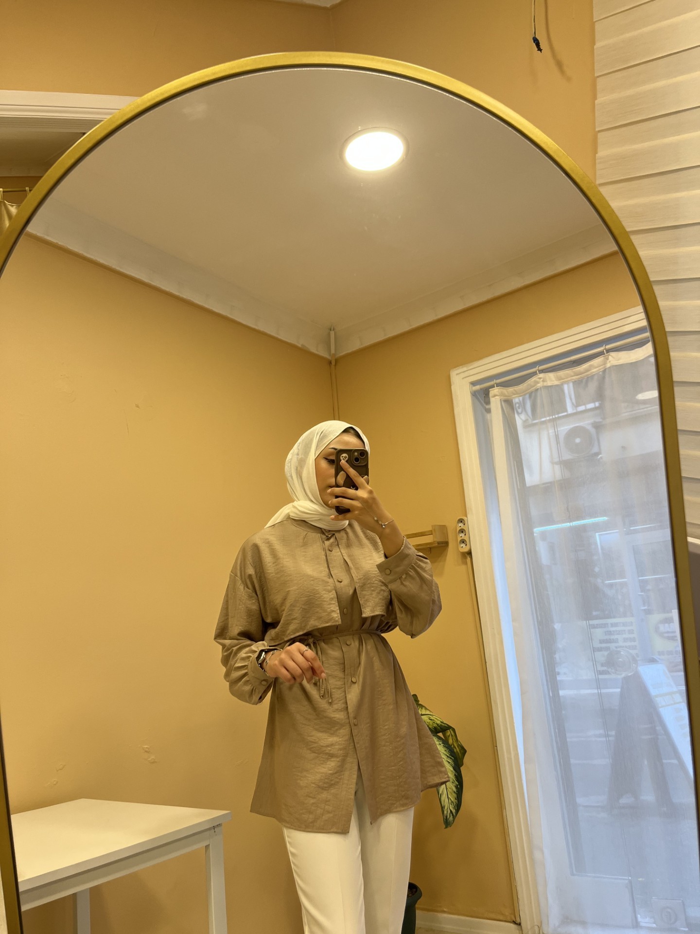 KREM KUŞAKLI PELERİNLİ KADIN GÖMLEK