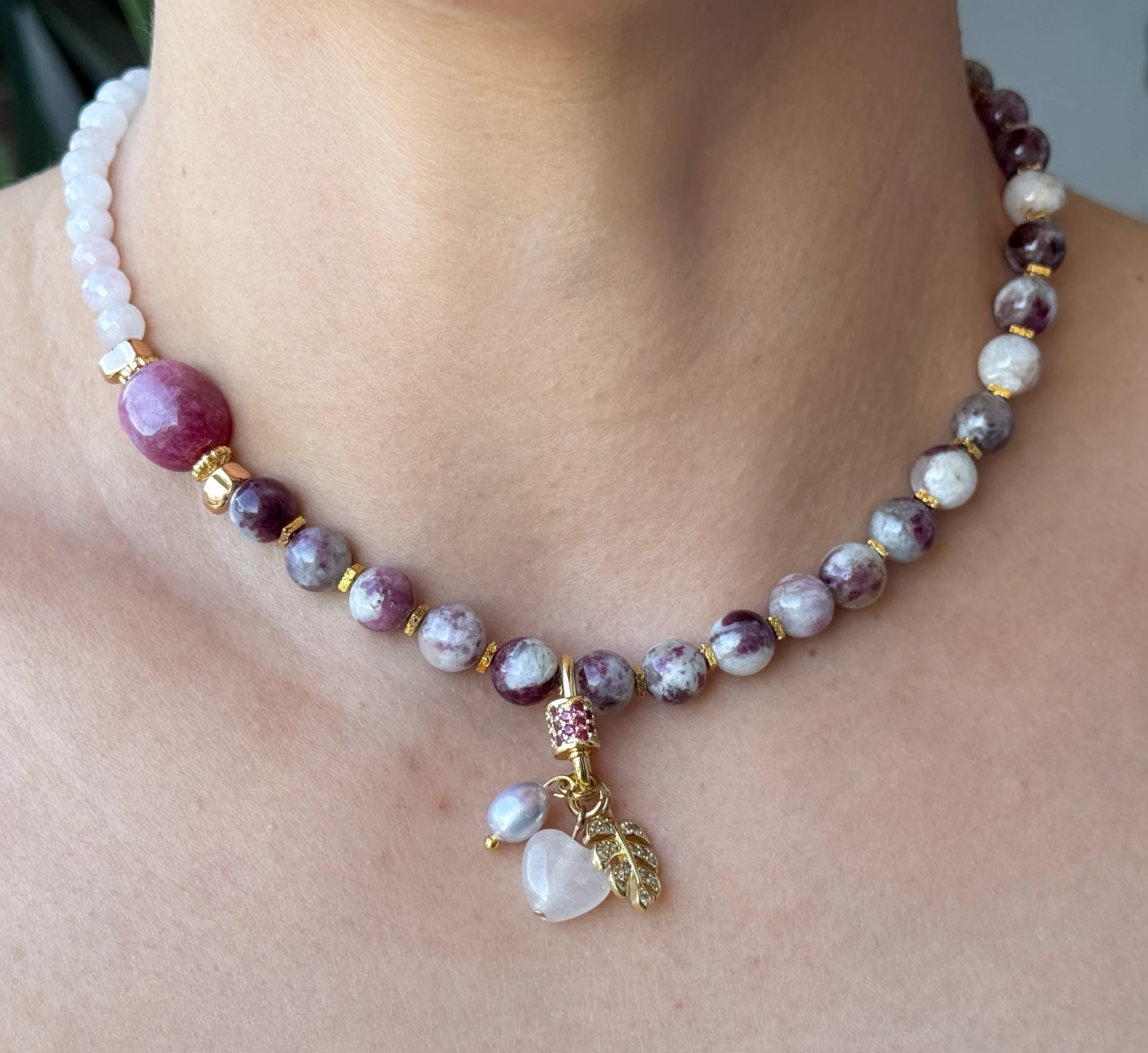 Doğal Taşlı El Yapımı “Liverpool” Kolye