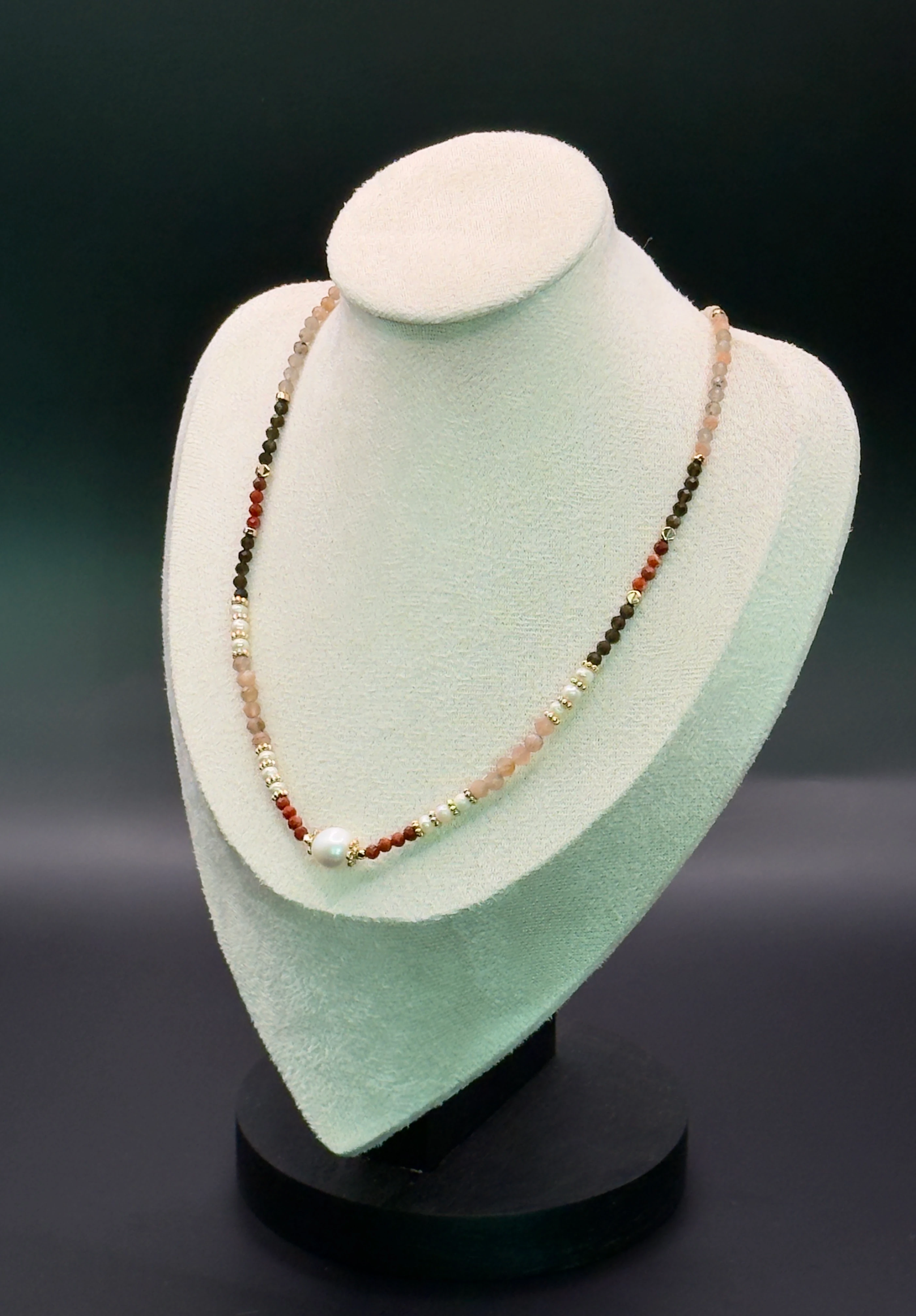 Doğal Taşlı El Yapımı “Osaka” Kolye