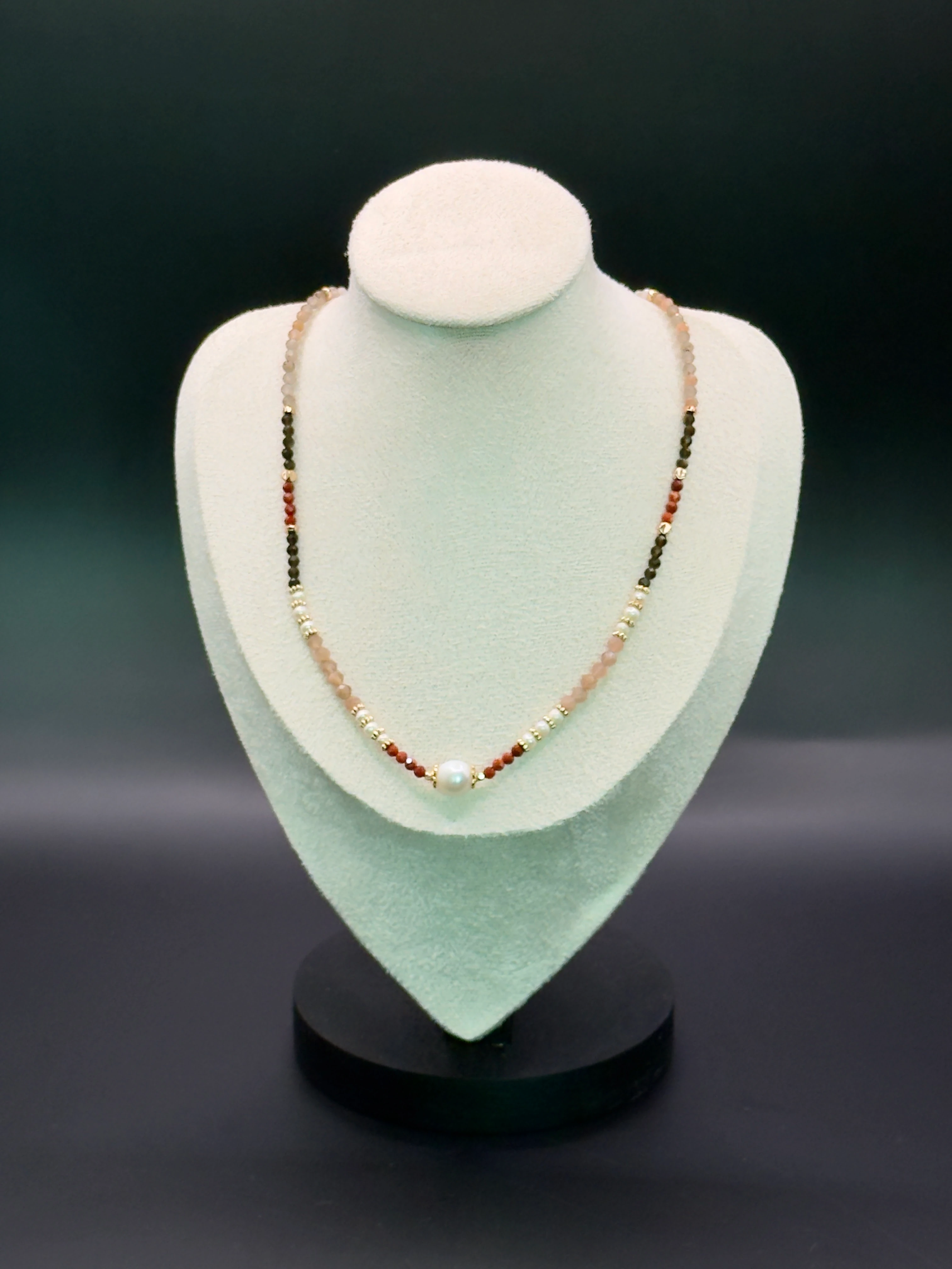 Doğal Taşlı El Yapımı “Osaka” Kolye