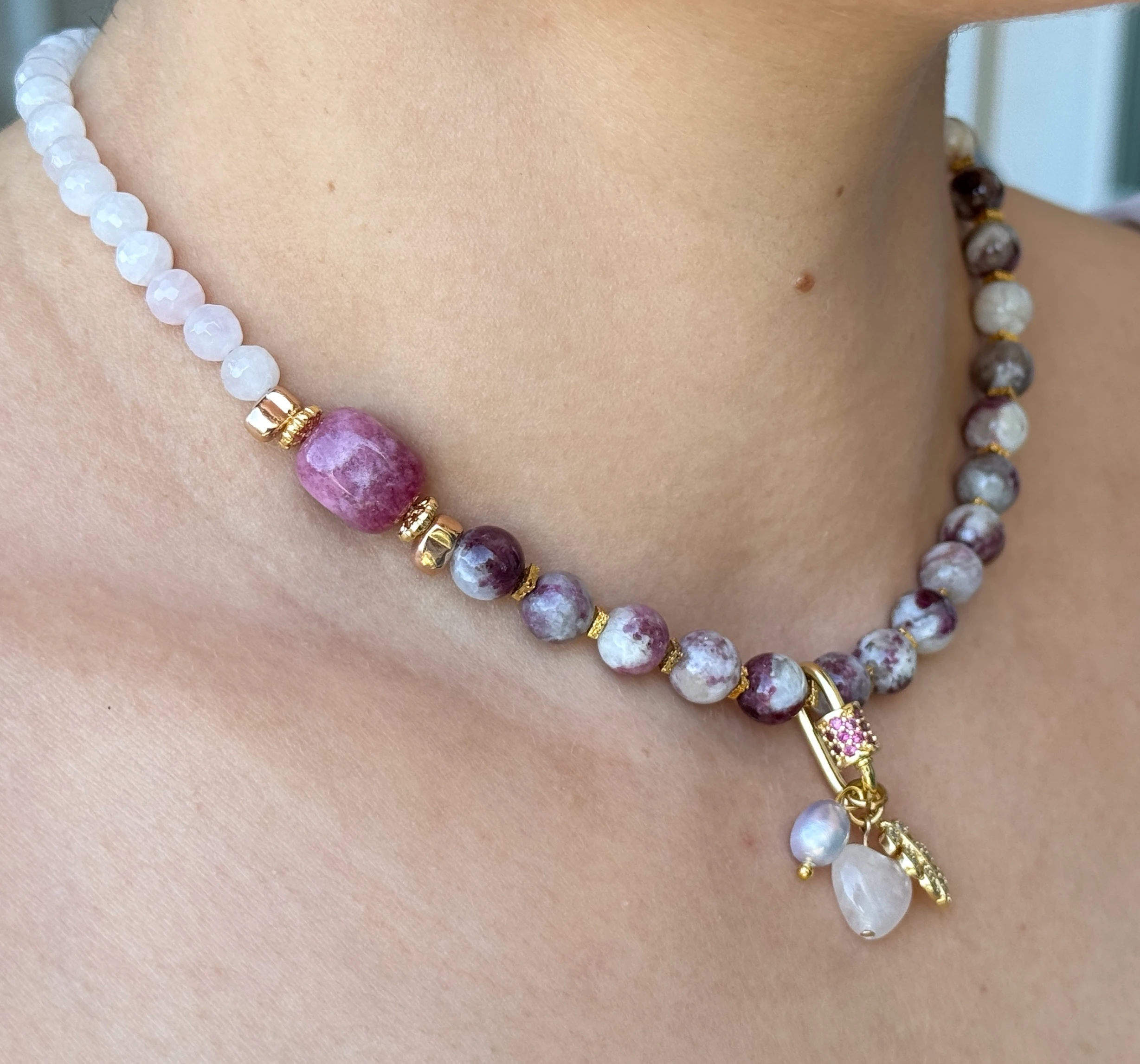 Doğal Taşlı El Yapımı “Liverpool” Kolye