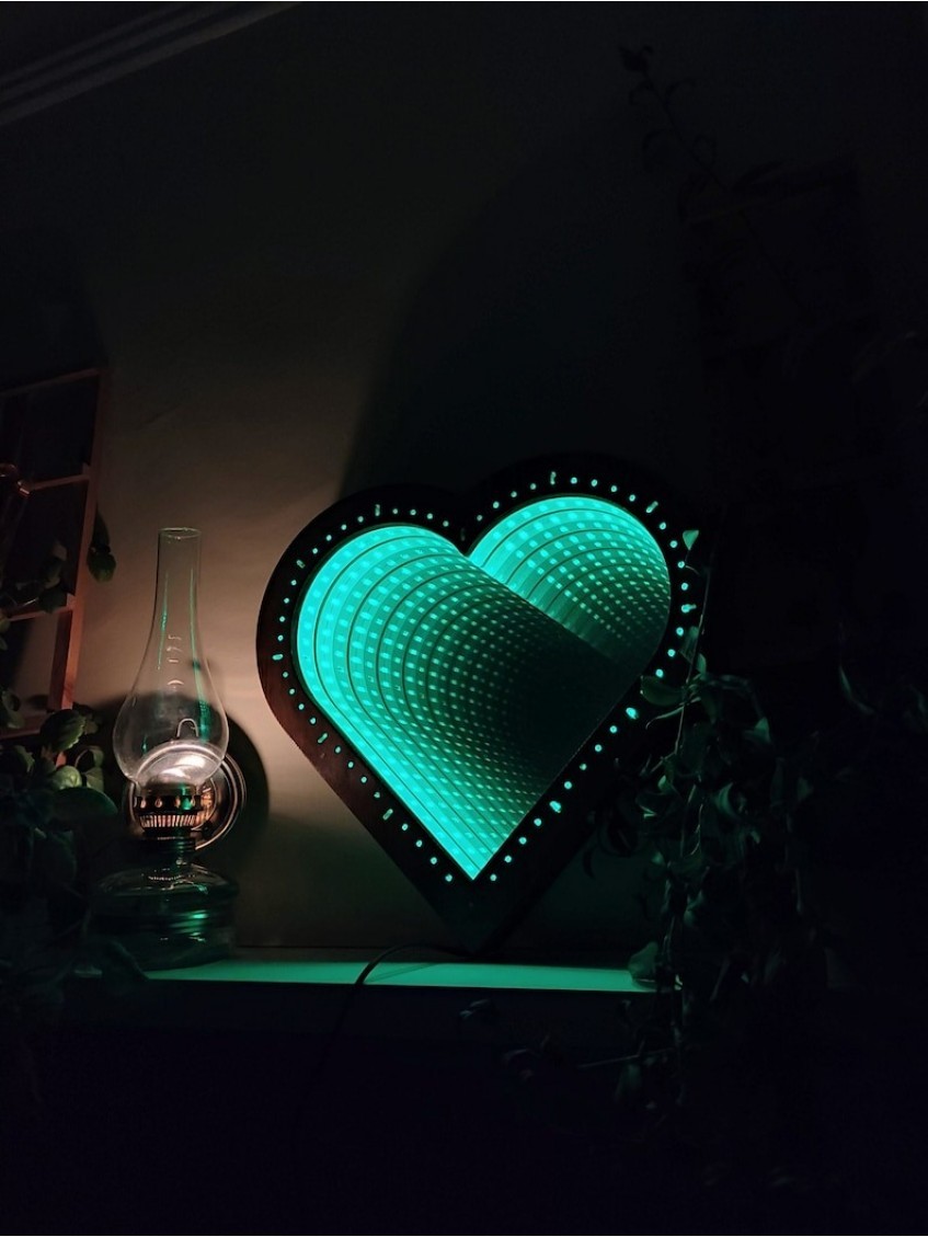 Ashel Infinity Mirror Heart Wall Decor