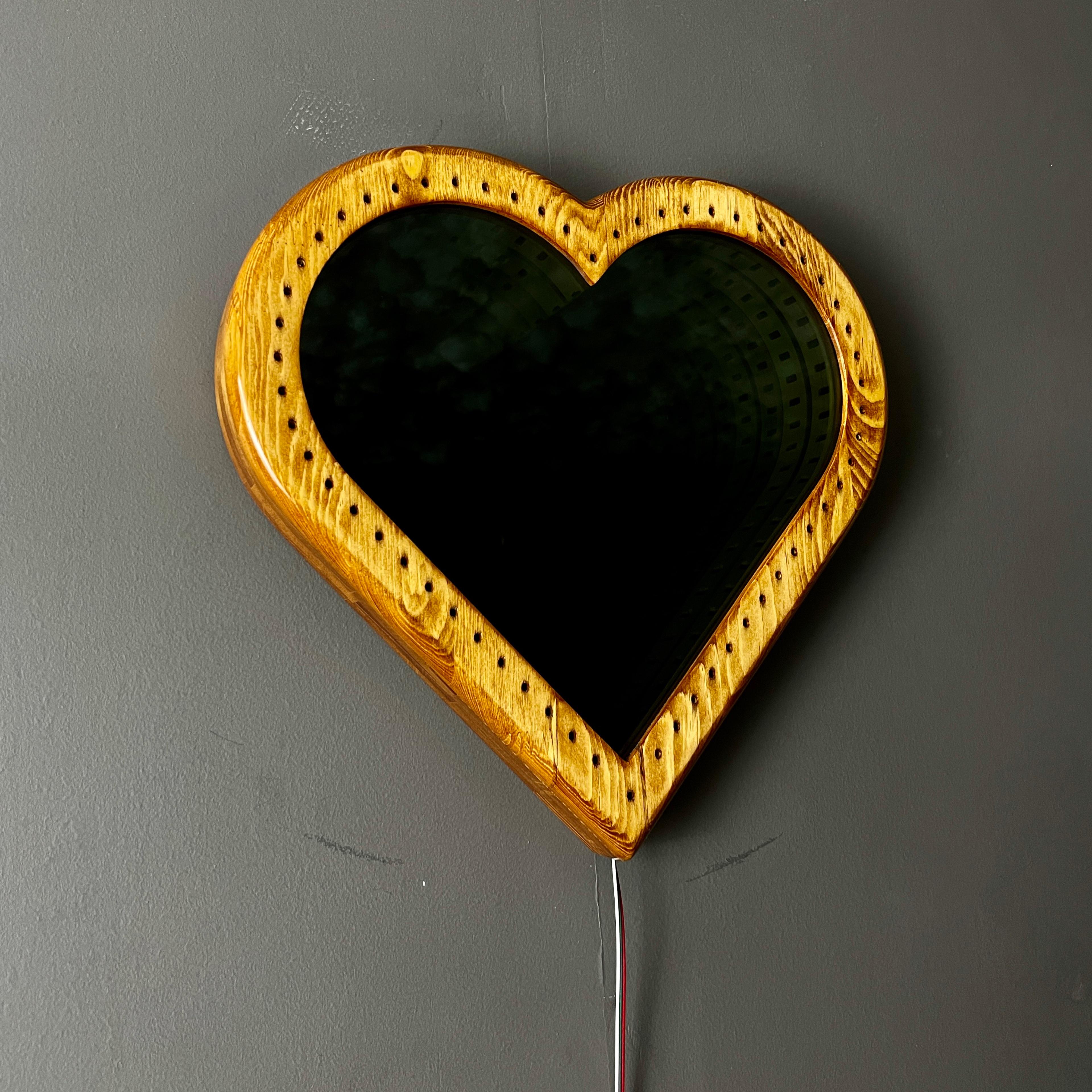 Ashel Infinity Mirror Heart Wall Decor