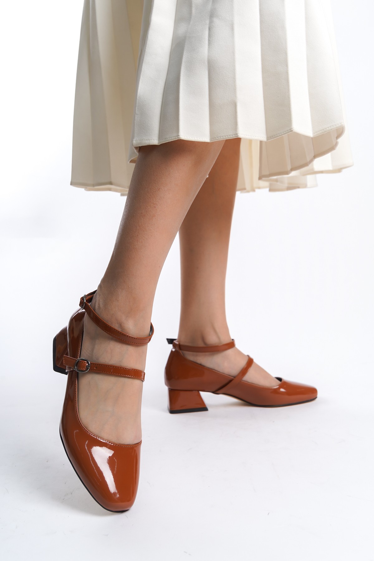 Kısa Topuklu Küt Burun Kemerli Ayakkabı Mary - KahverengiRugan