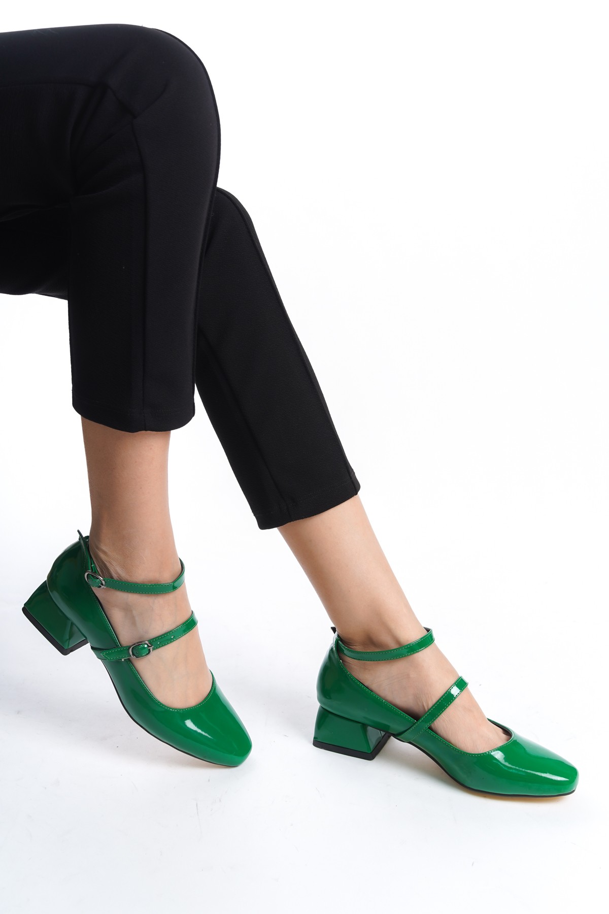 Kısa Topuklu Küt Burun Kemerli Ayakkabı Mary - YeşilRugan