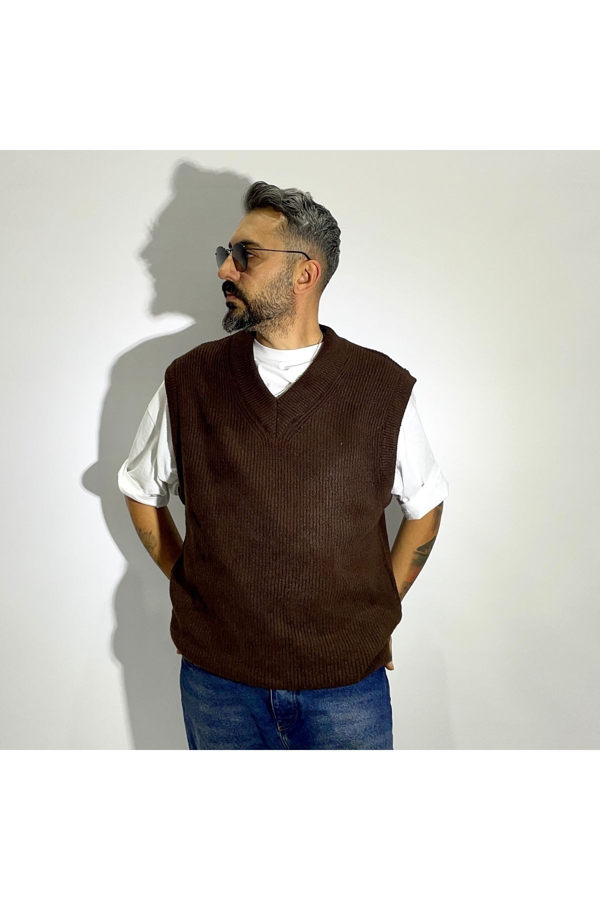 Sleeveless V Neck Men's Sweater - Brown