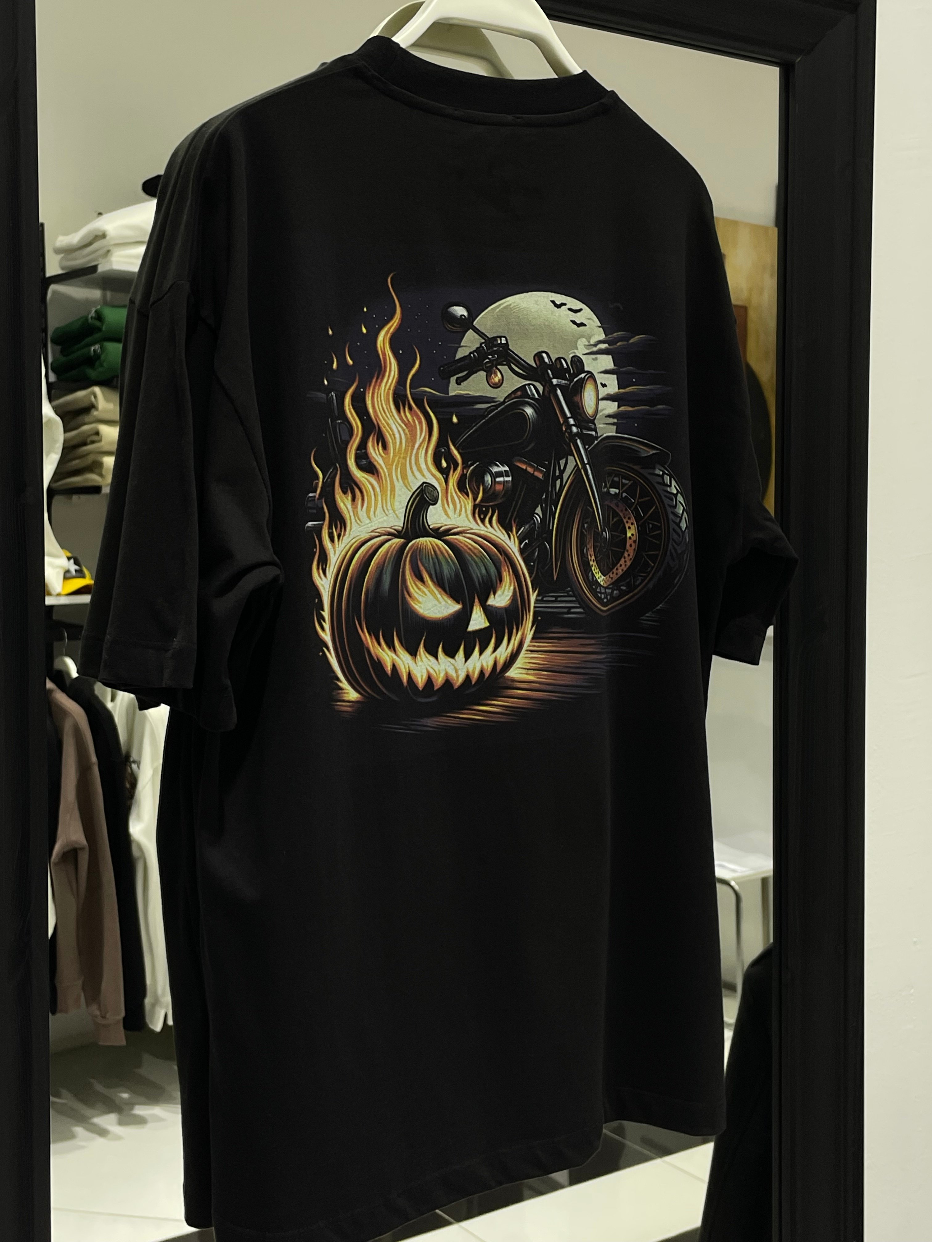 Higo Man Oversize Siyah T-Shirt – Motor ve Alev Detaylı Baskı
