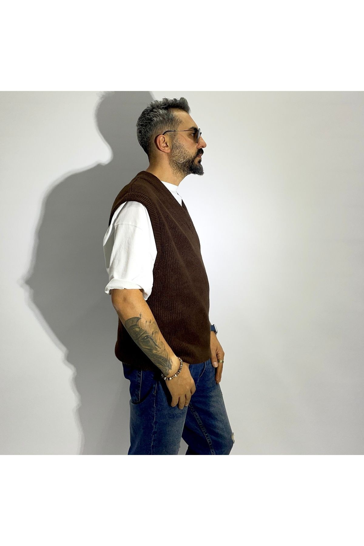 Sleeveless V Neck Men's Sweater - Brown