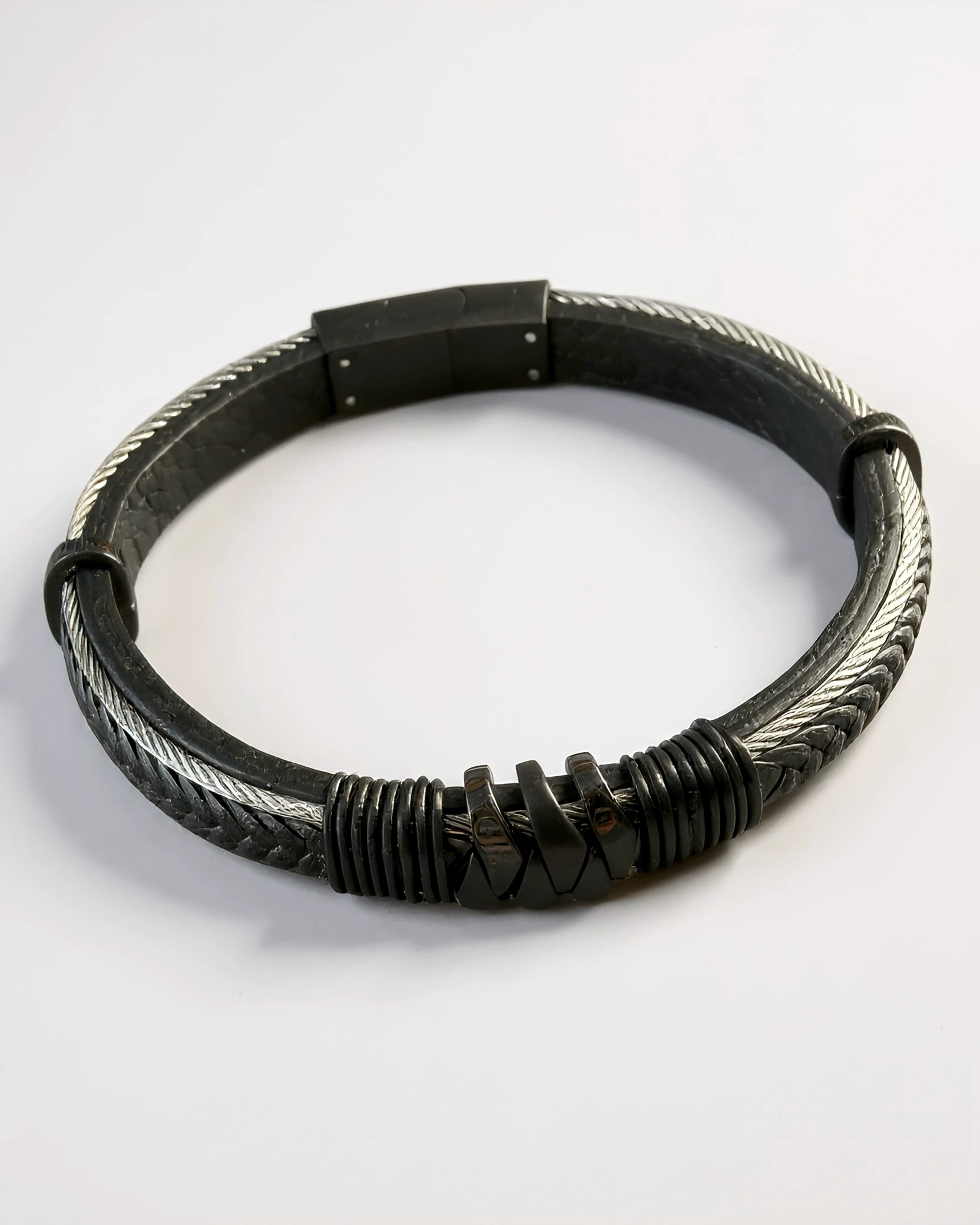 Iron Serpent | Siyah Örgü Detaylı Erkek Bileklik