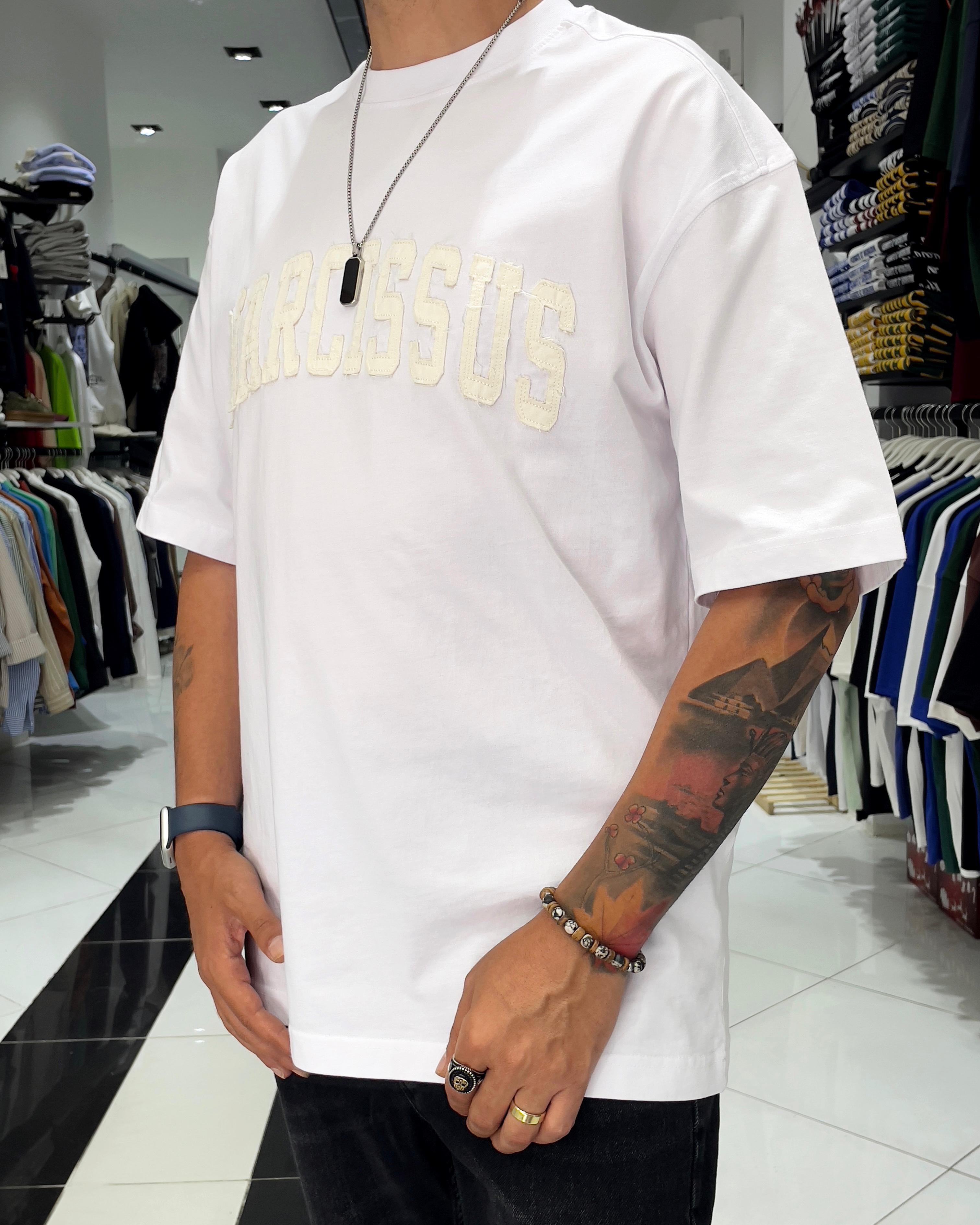 Narcissus Nakışlı Oversize Erkek T-Shirt - beyaz