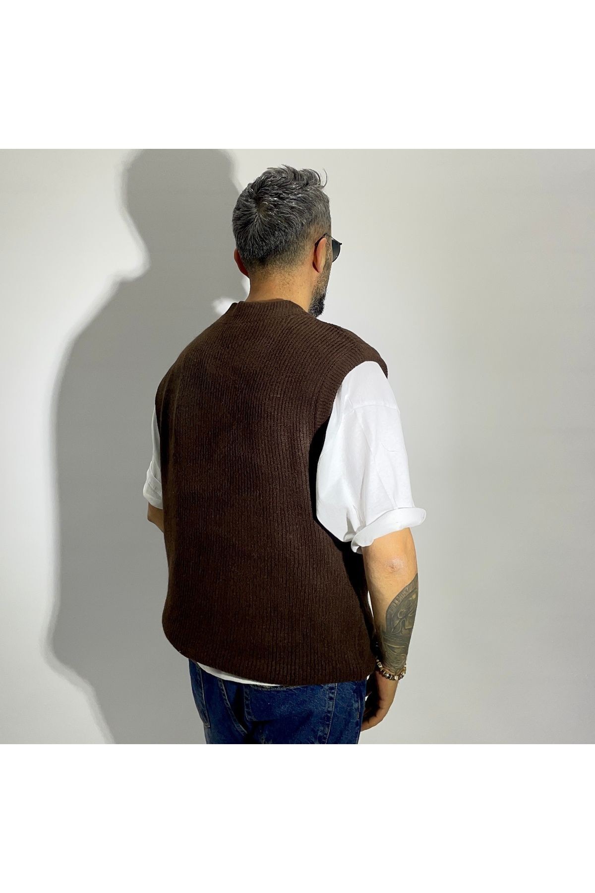 Sleeveless V Neck Men's Sweater - Brown