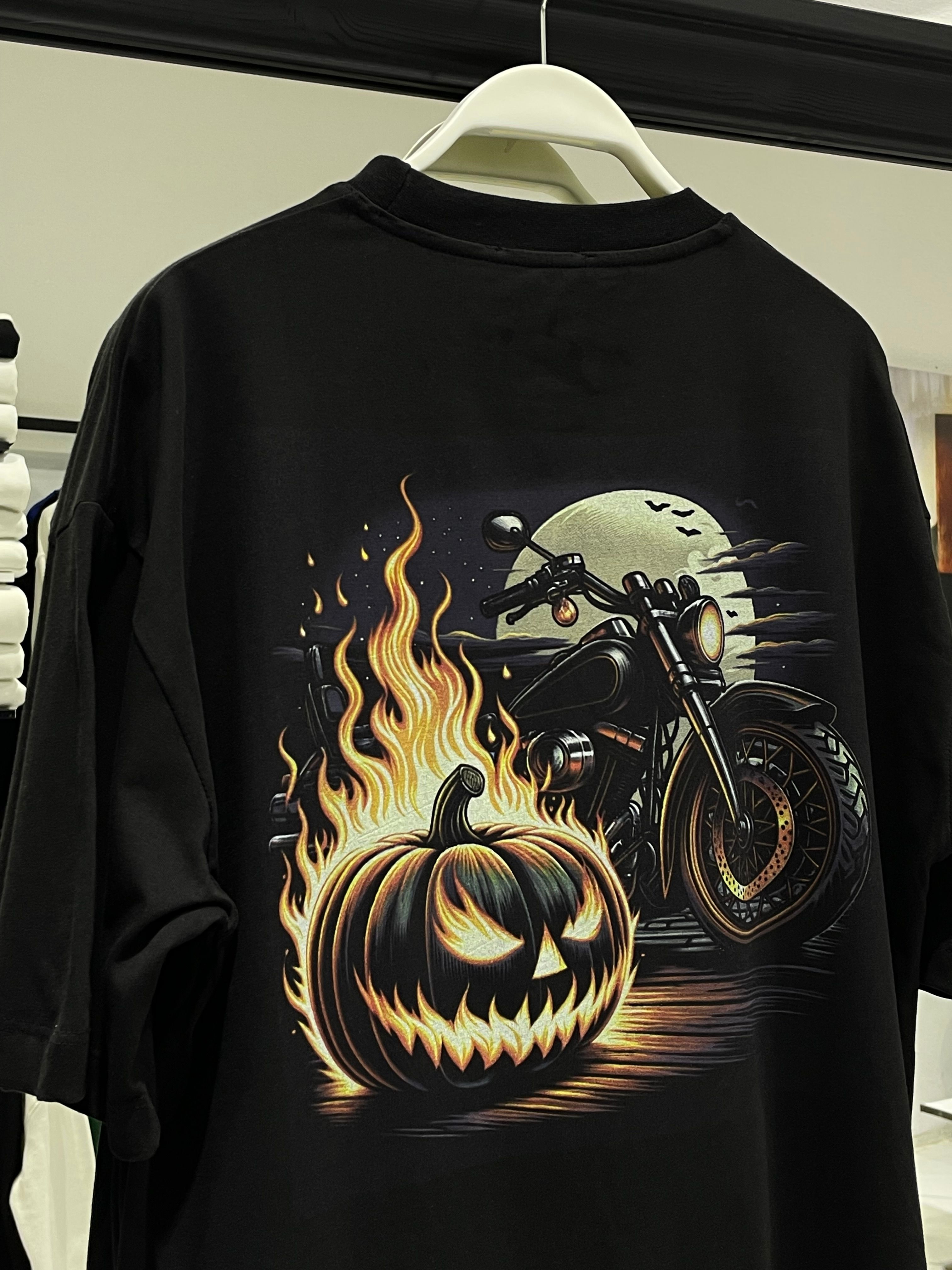 Higo Man Oversize Siyah T-Shirt – Motor ve Alev Detaylı Baskı