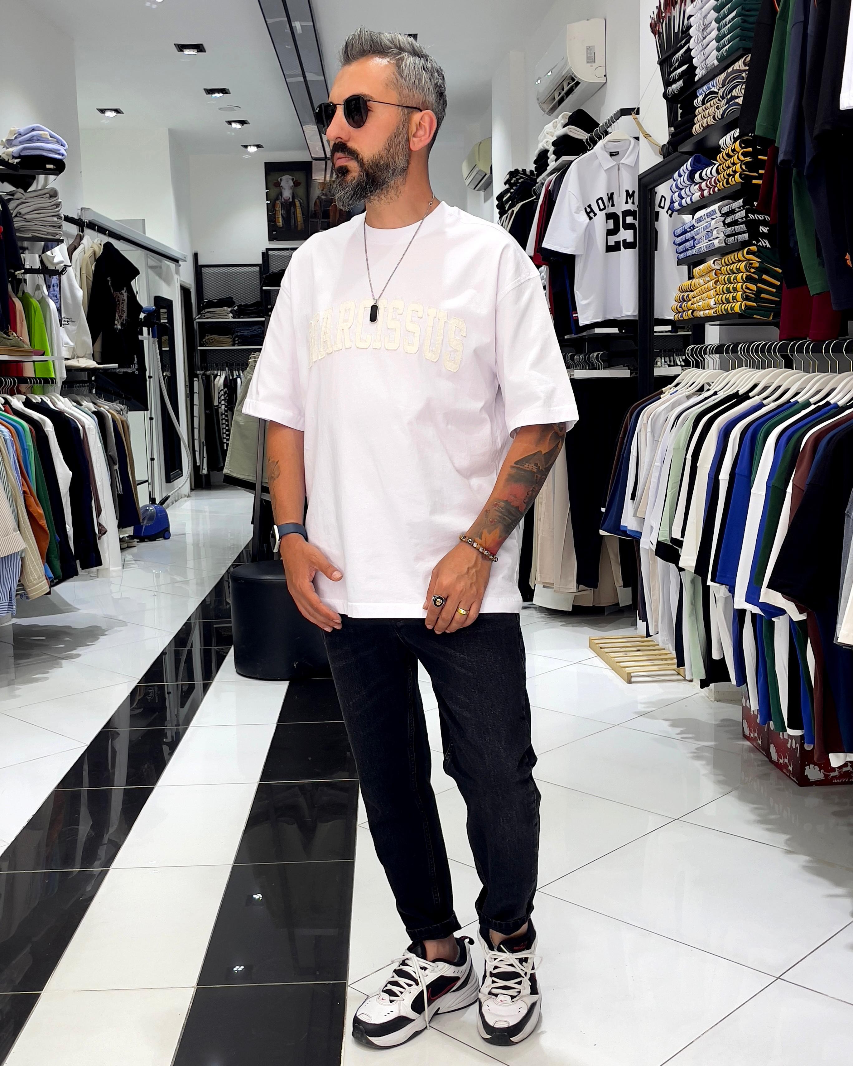 Narcissus Nakışlı Oversize Erkek T-Shirt - beyaz