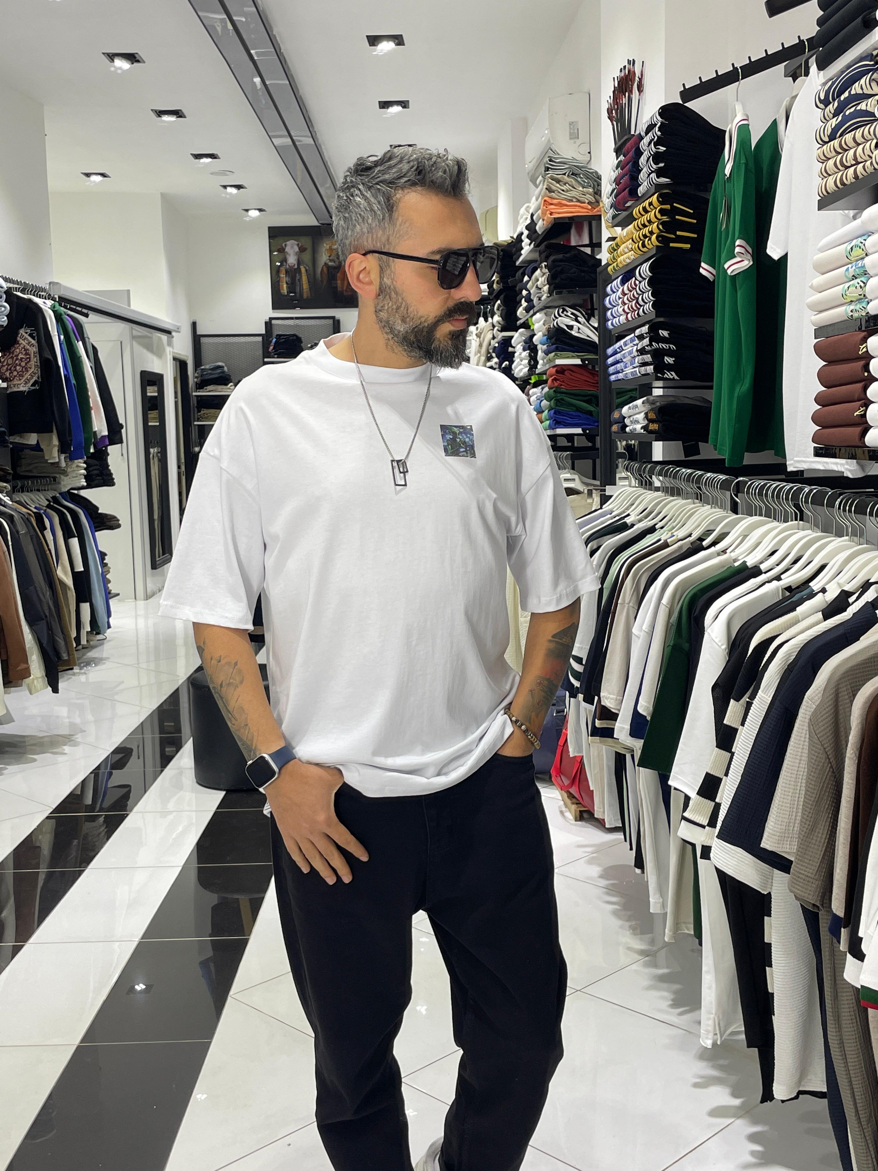 Uzaylı Sırt Baskılı Beyaz Oversize Erkek T-Shirt – Higo Man