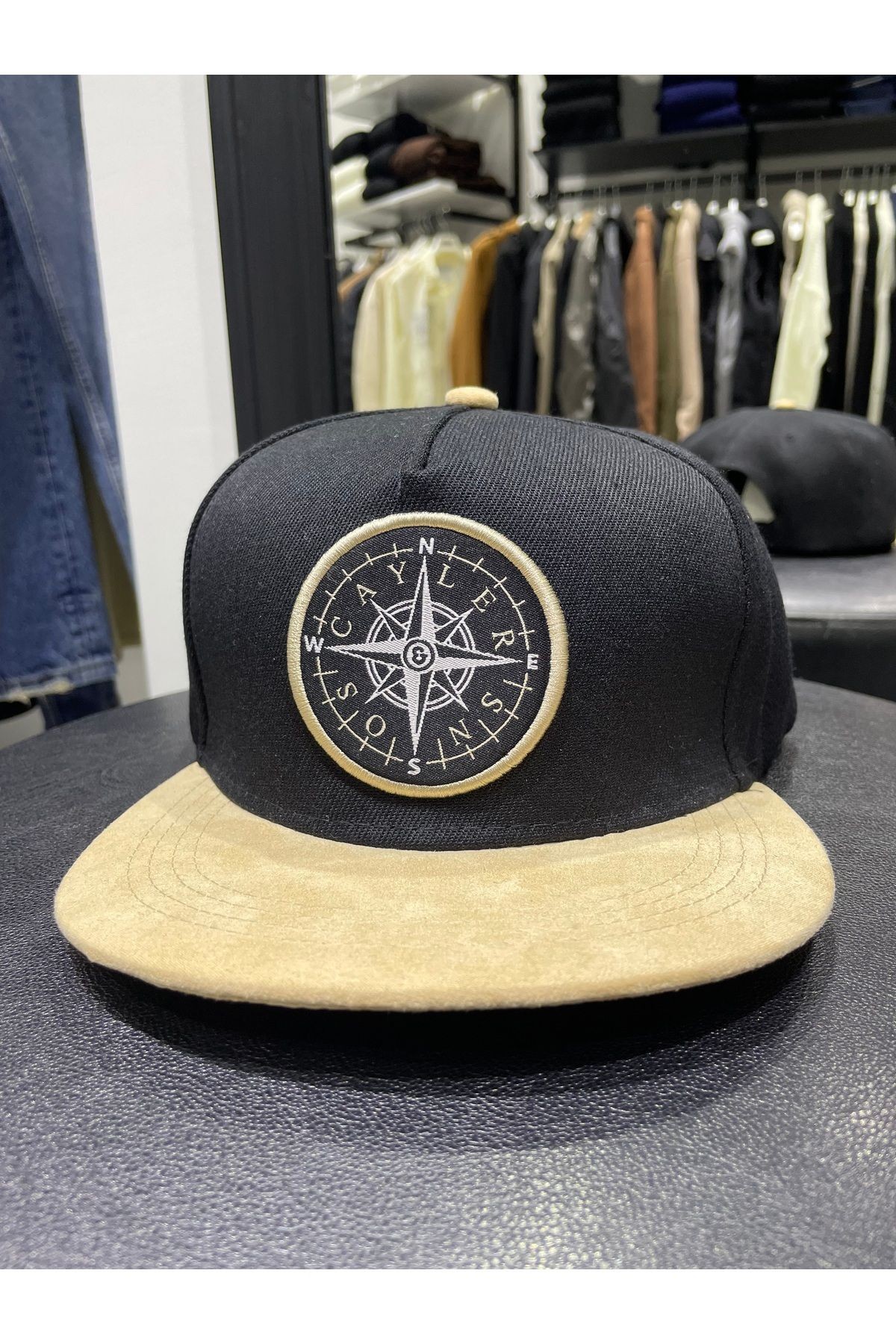 Pusula Logolu Snapback Şapka