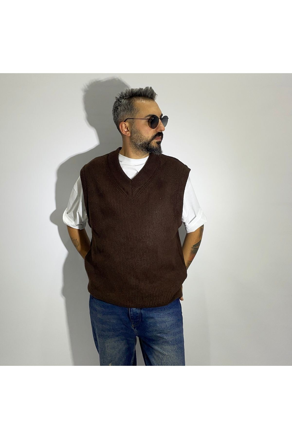 Sleeveless V Neck Men's Sweater - Brown