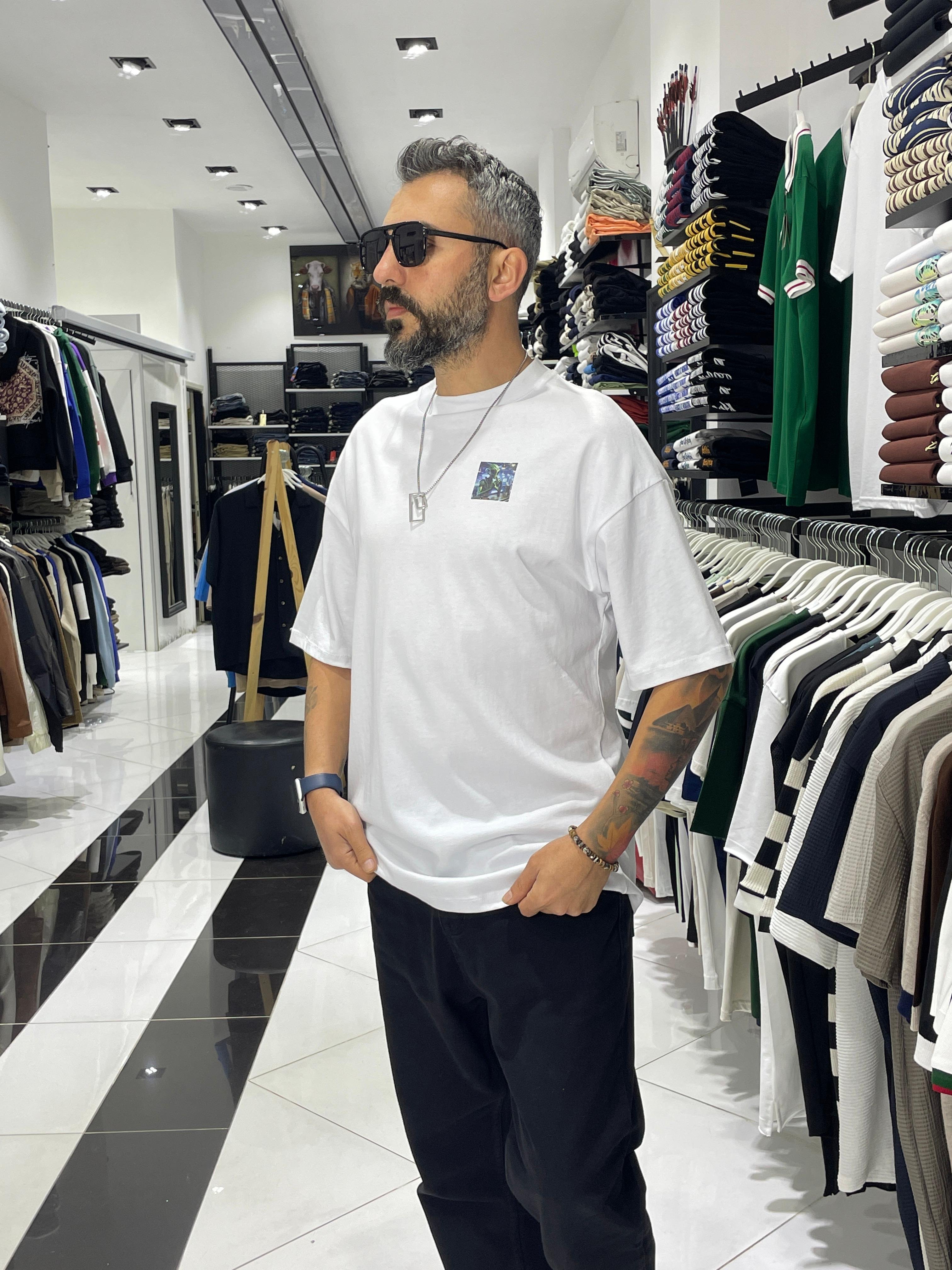 Uzaylı Sırt Baskılı Beyaz Oversize Erkek T-Shirt – Higo Man