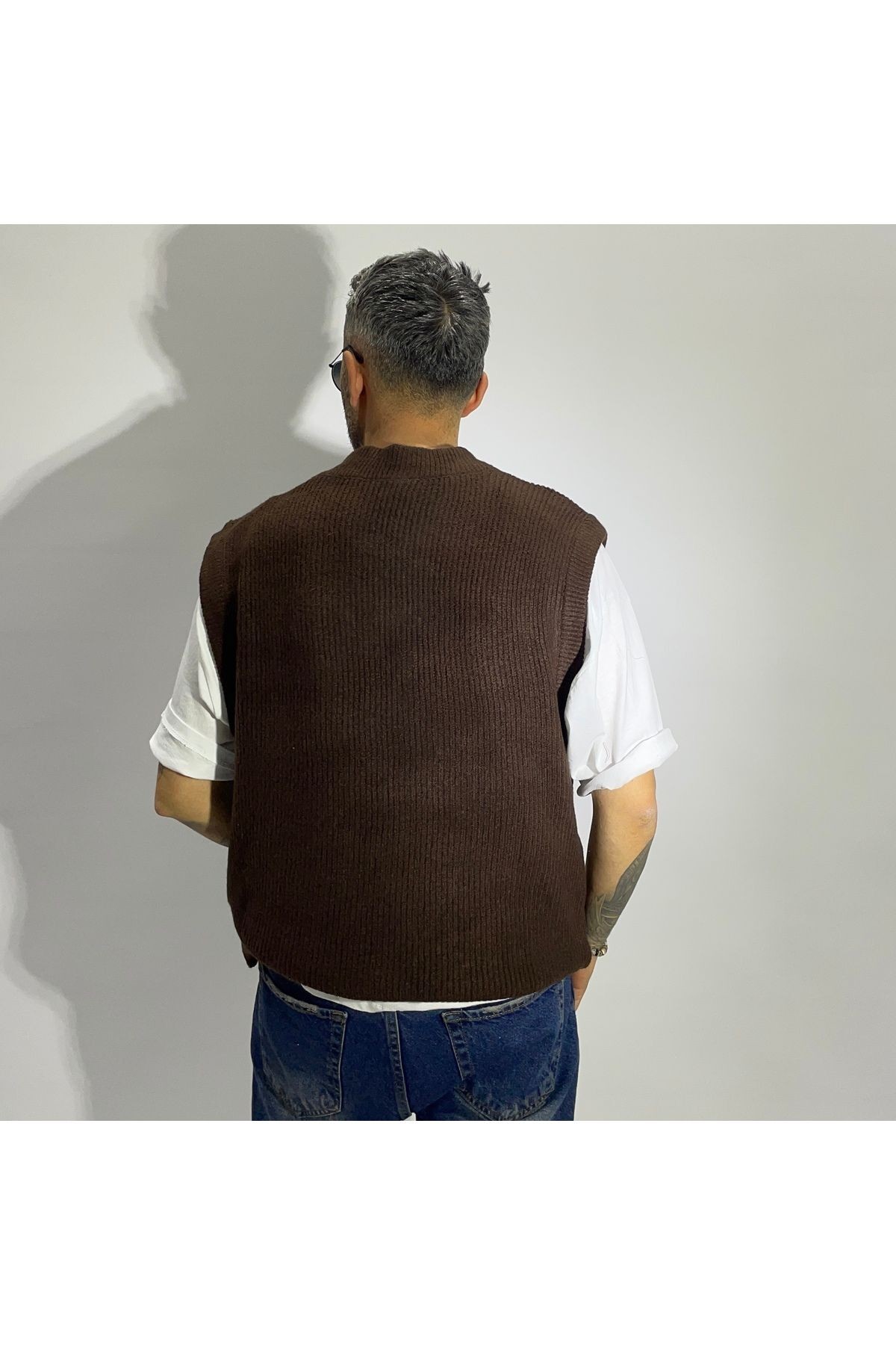 Sleeveless V Neck Men's Sweater - Brown