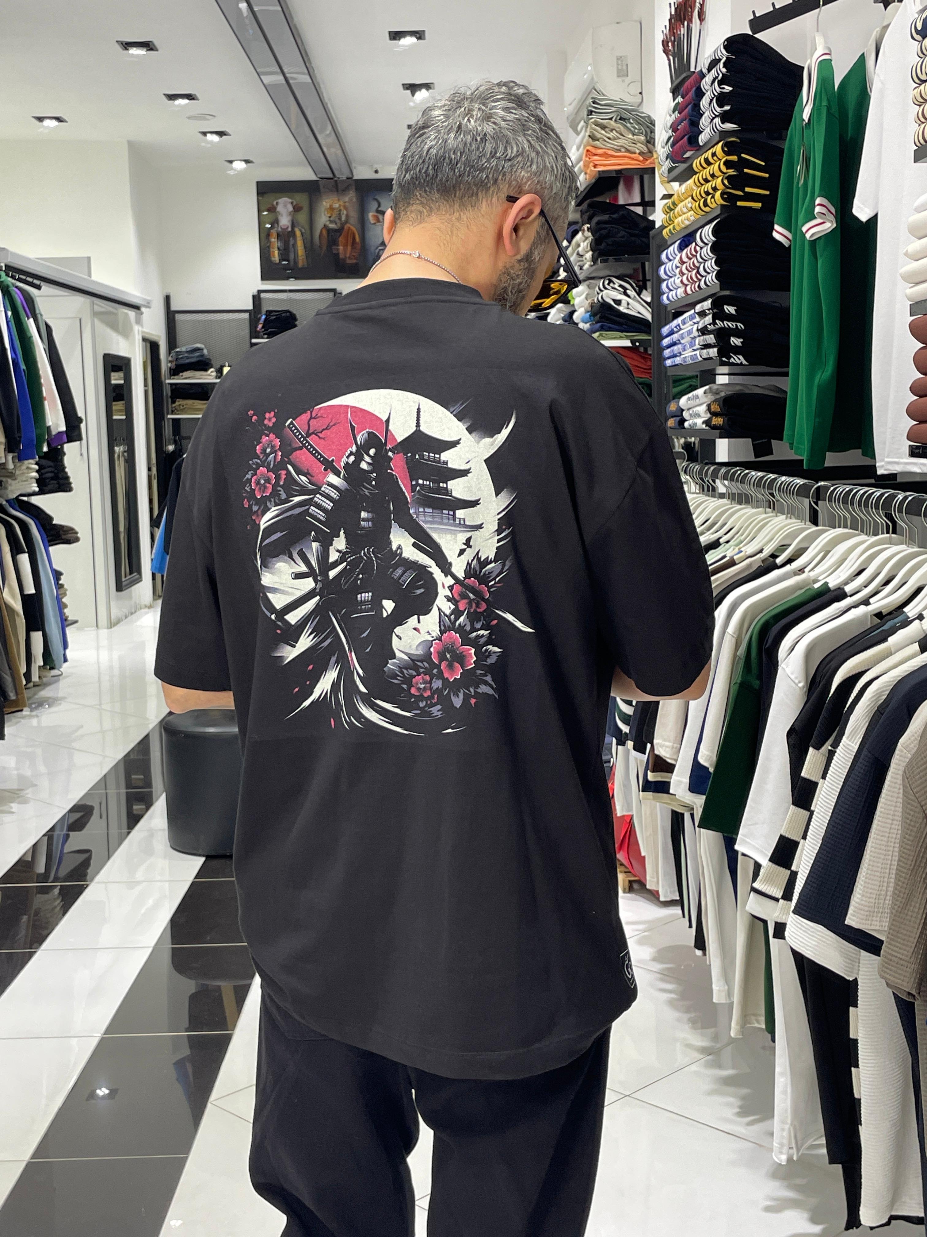 Samuray Baskılı Siyah Oversize Erkek T-Shirt – Higo Man