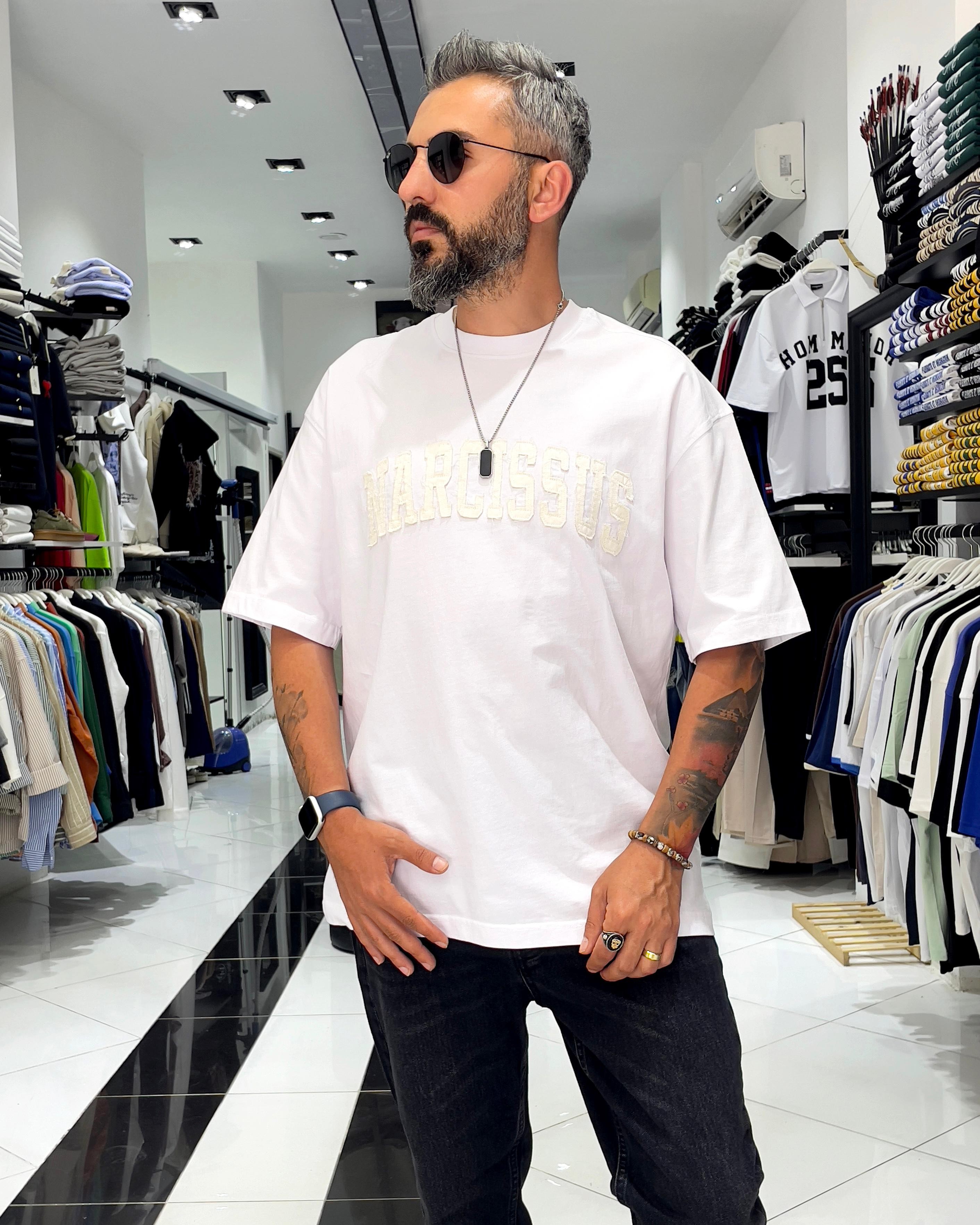 Narcissus Nakışlı Oversize Erkek T-Shirt - beyaz