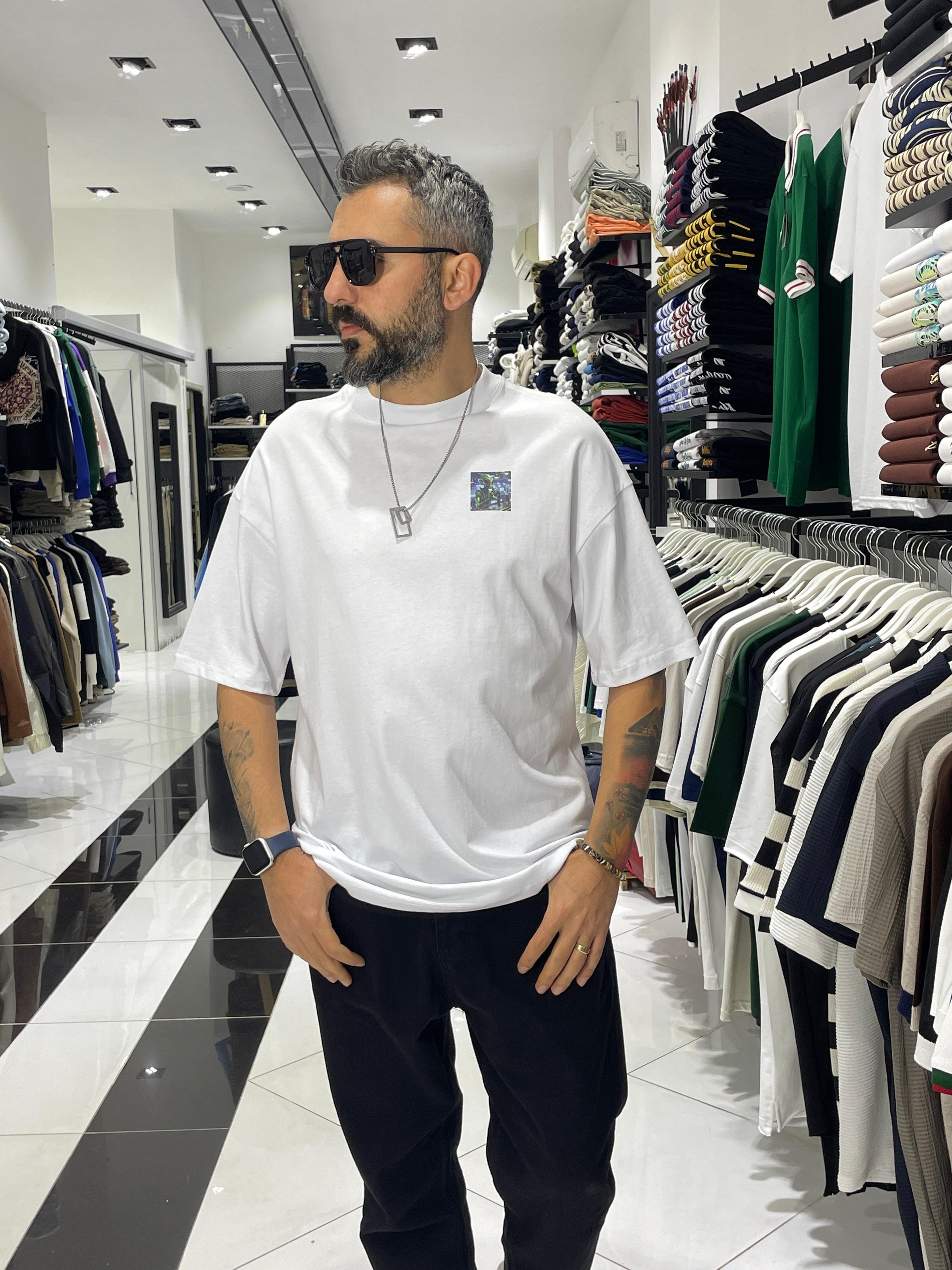 Uzaylı Sırt Baskılı Beyaz Oversize Erkek T-Shirt – Higo Man