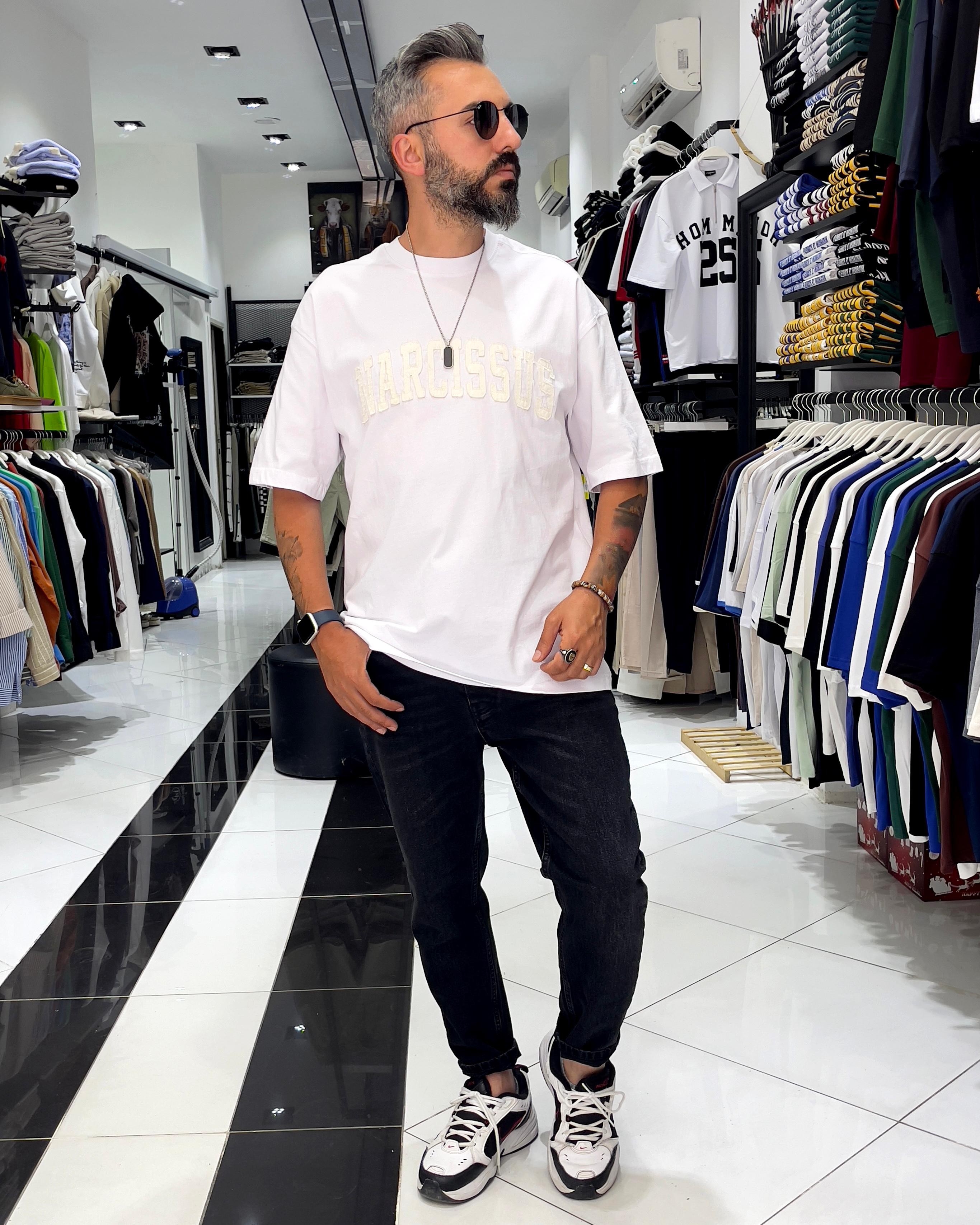 Narcissus Nakışlı Oversize Erkek T-Shirt - beyaz