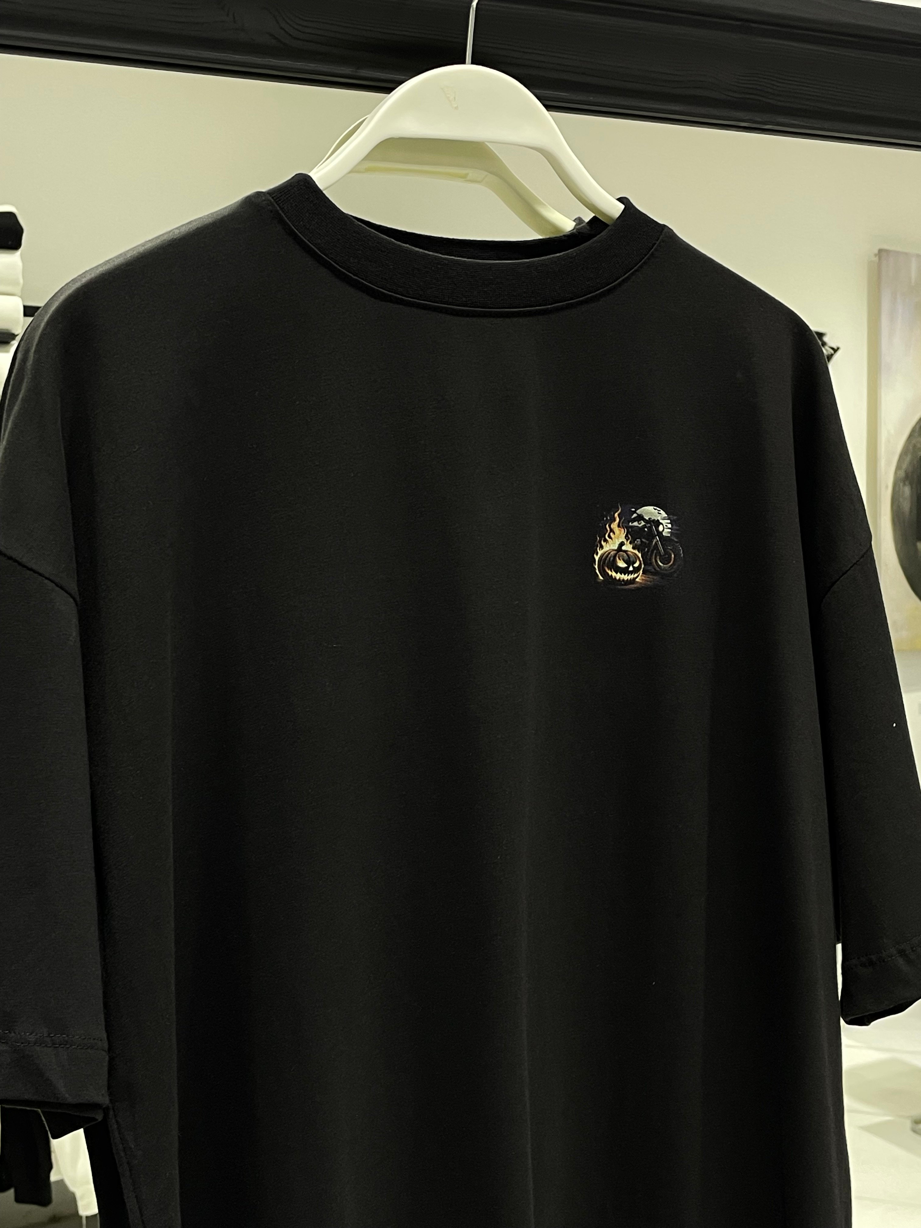 Higo Man Oversize Siyah T-Shirt – Motor ve Alev Detaylı Baskı