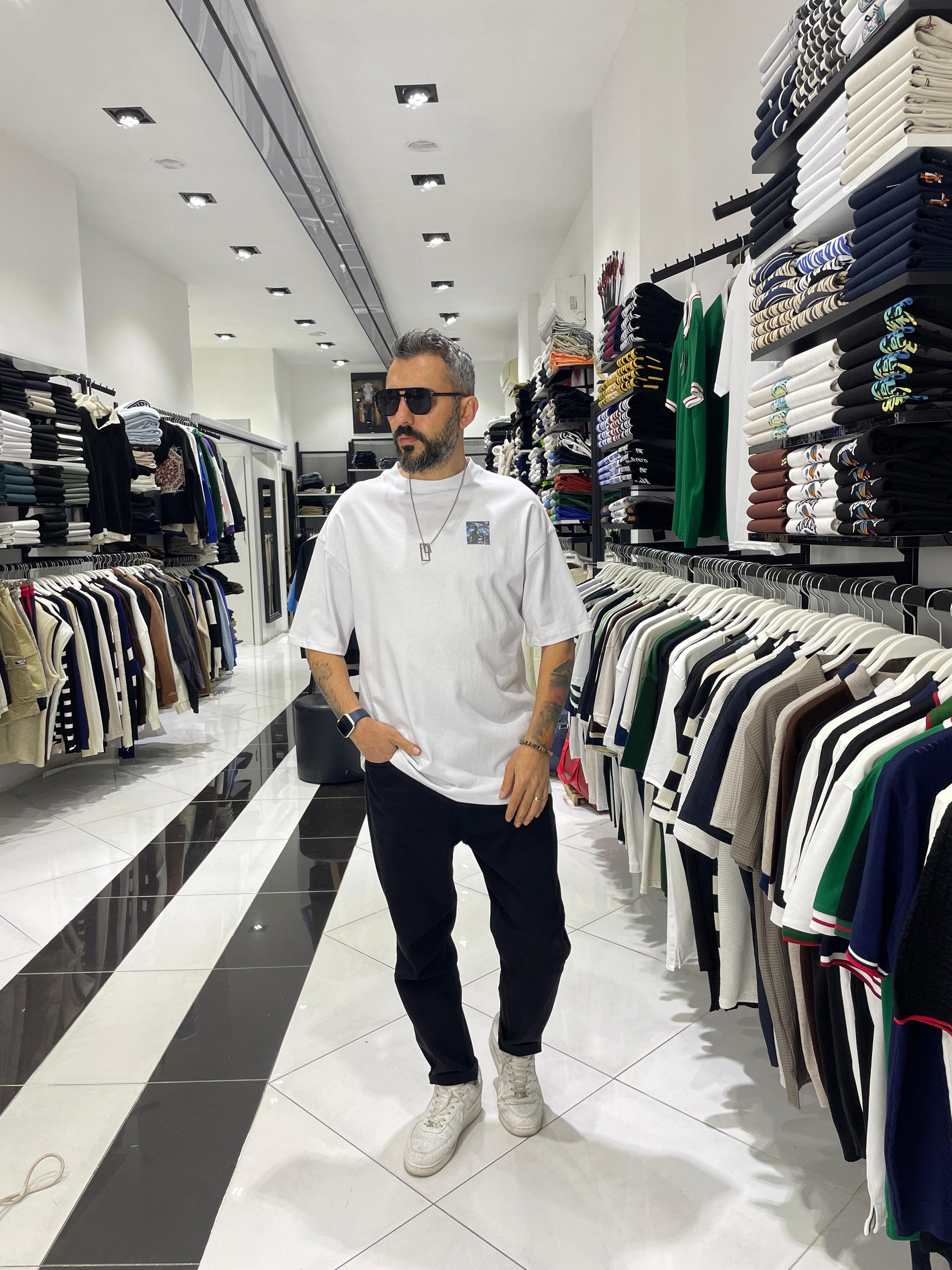 Uzaylı Sırt Baskılı Beyaz Oversize Erkek T-Shirt – Higo Man