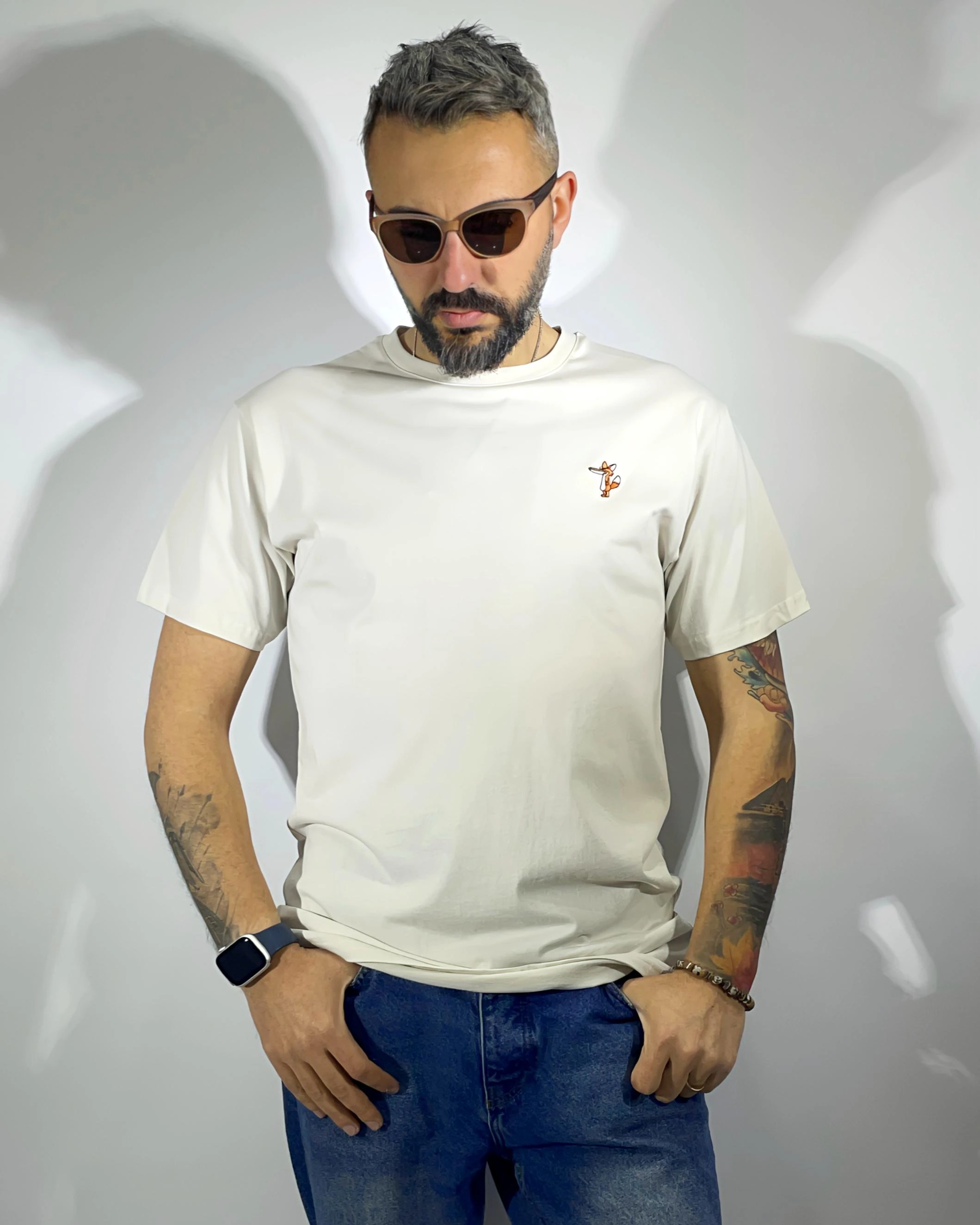 Nakış Detaylı Slim Fit Erkek Tişört – Bej & Lacivert | Higo Man