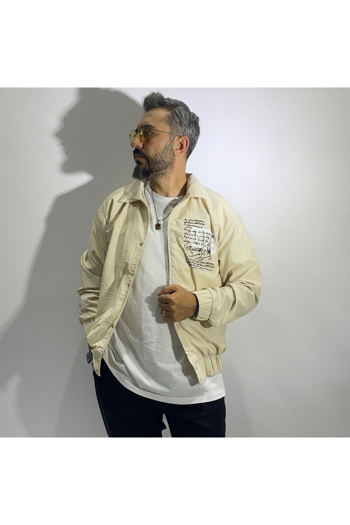 Düğmeli Yazı Detaylı Rüzgarlık - koyu krem