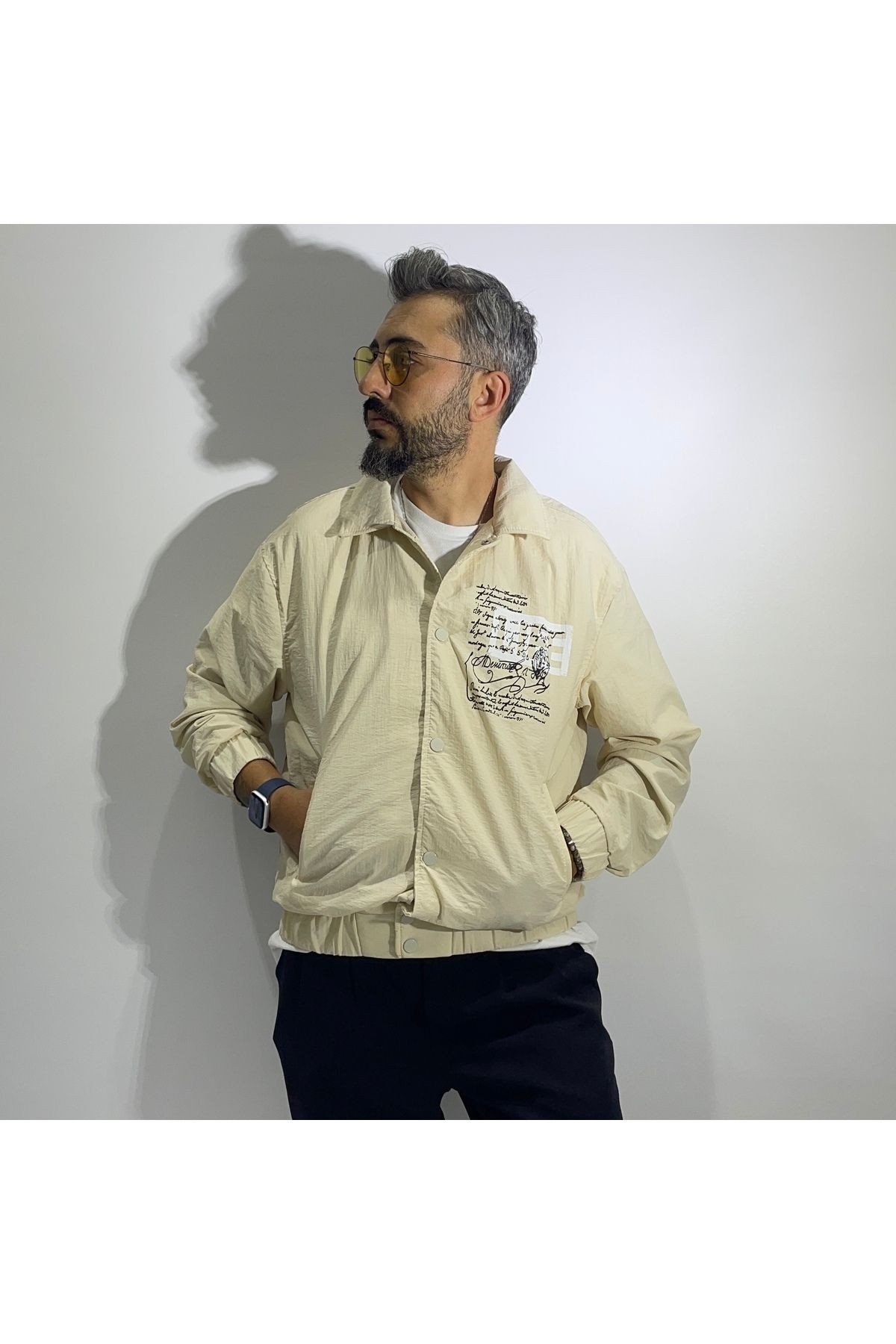 Düğmeli Yazı Detaylı Rüzgarlık - koyu krem
