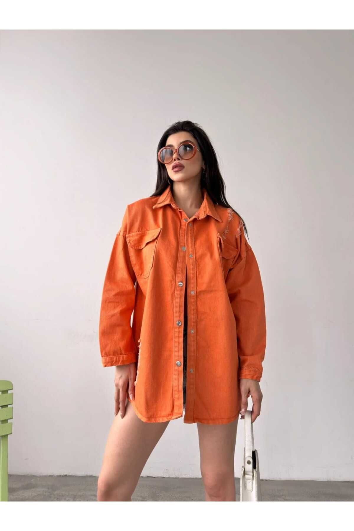 Çift Cepli Yırtık Efektli Oversize Denim Kadın Gömlek Ceket