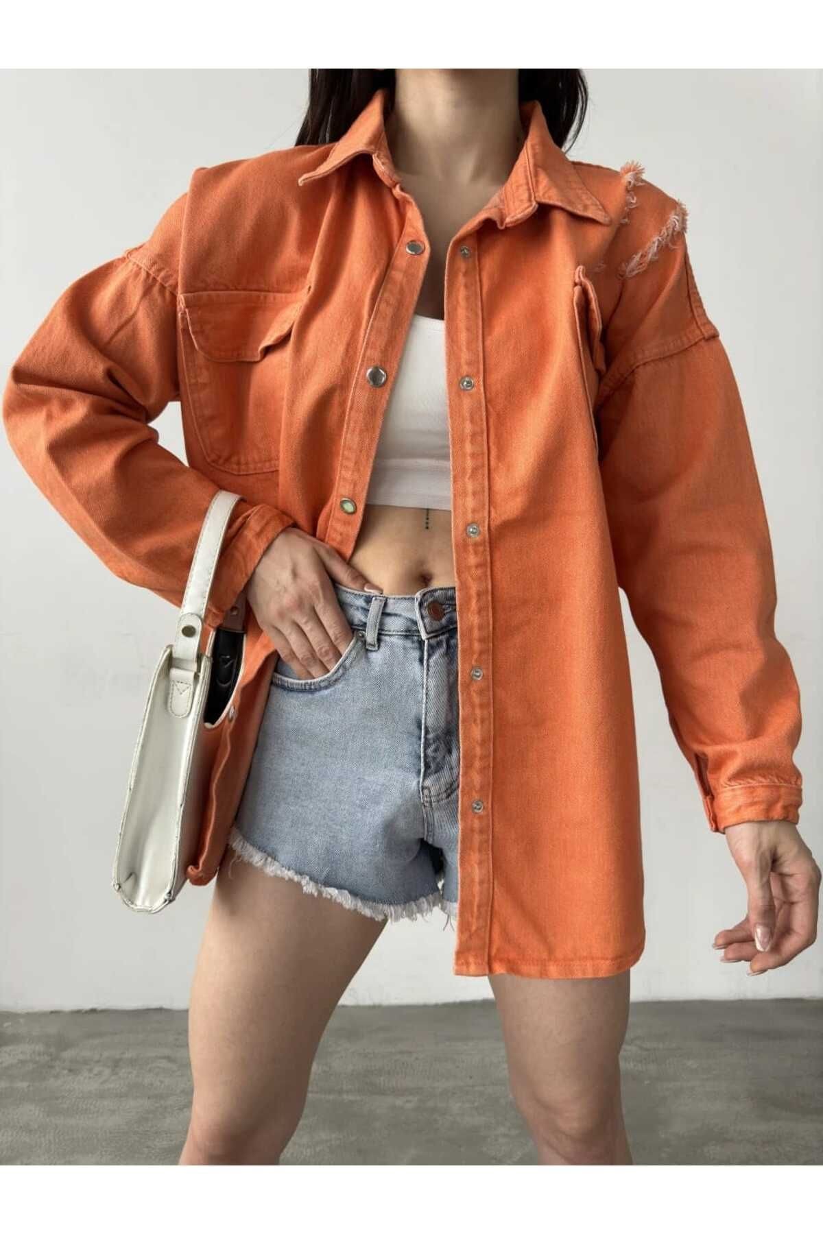 Çift Cepli Yırtık Efektli Oversize Denim Kadın Gömlek Ceket